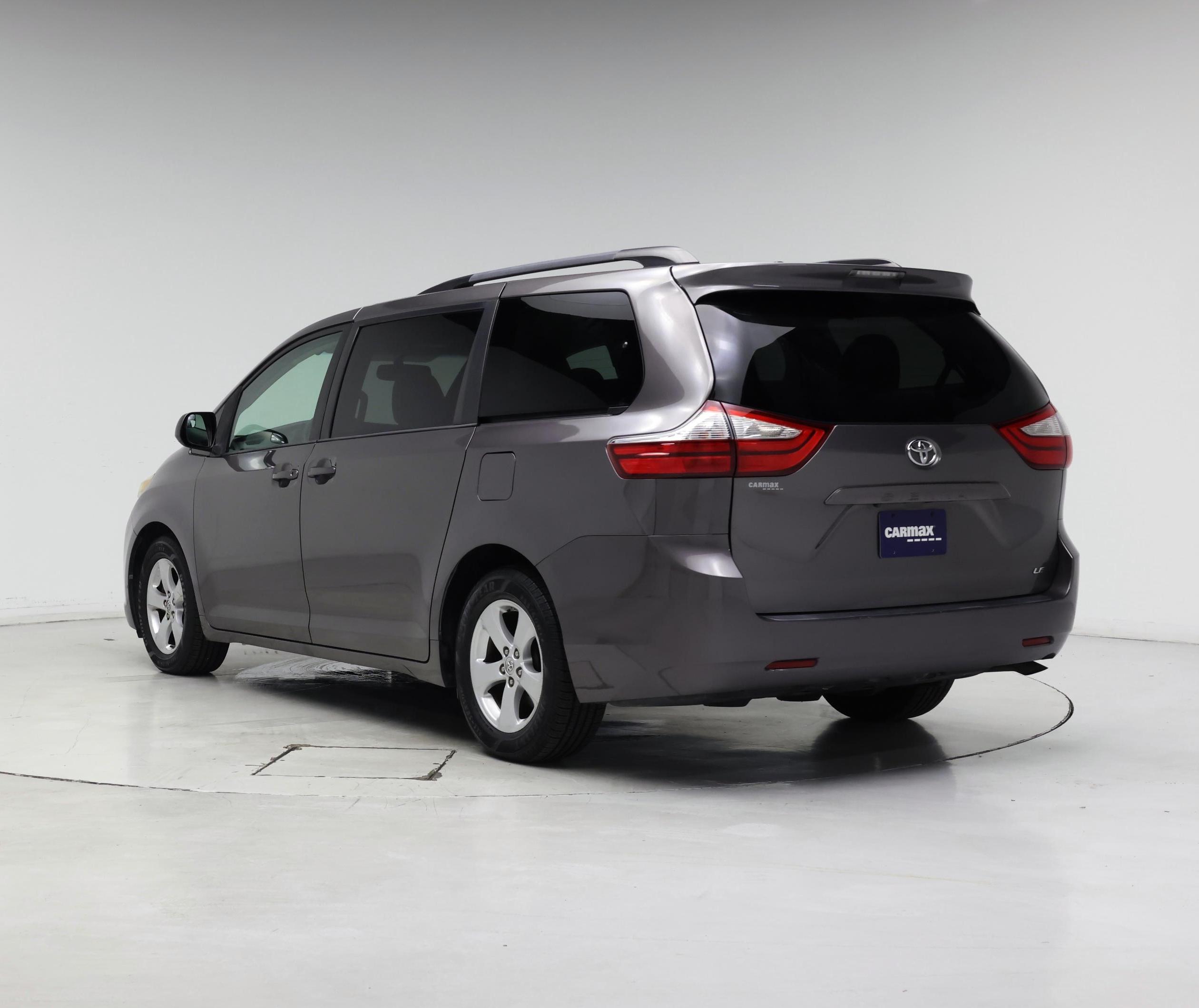 Thumbnail: 2017 Toyota Sienna - 2