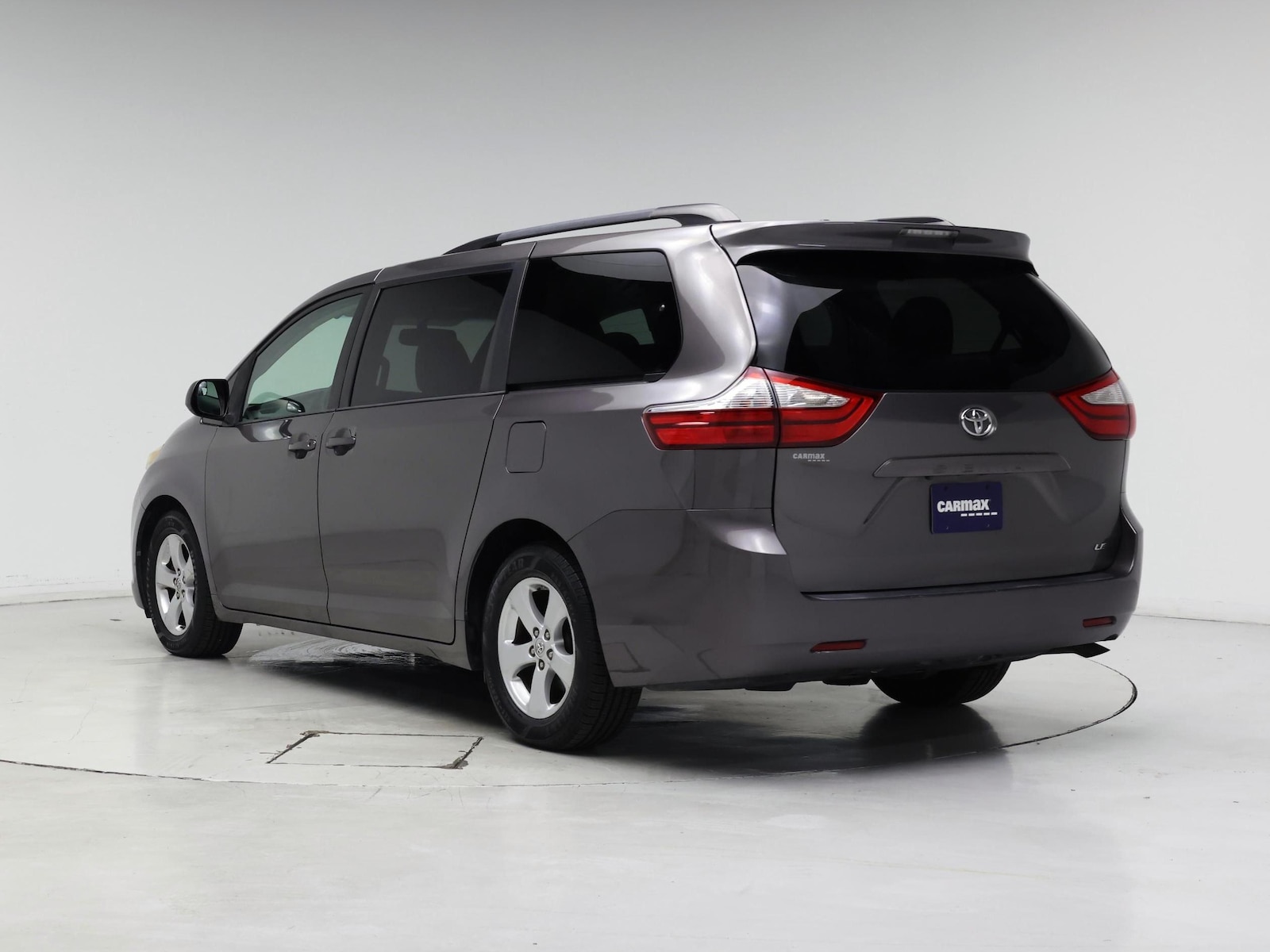 2017 Toyota Sienna LE - Photo 3