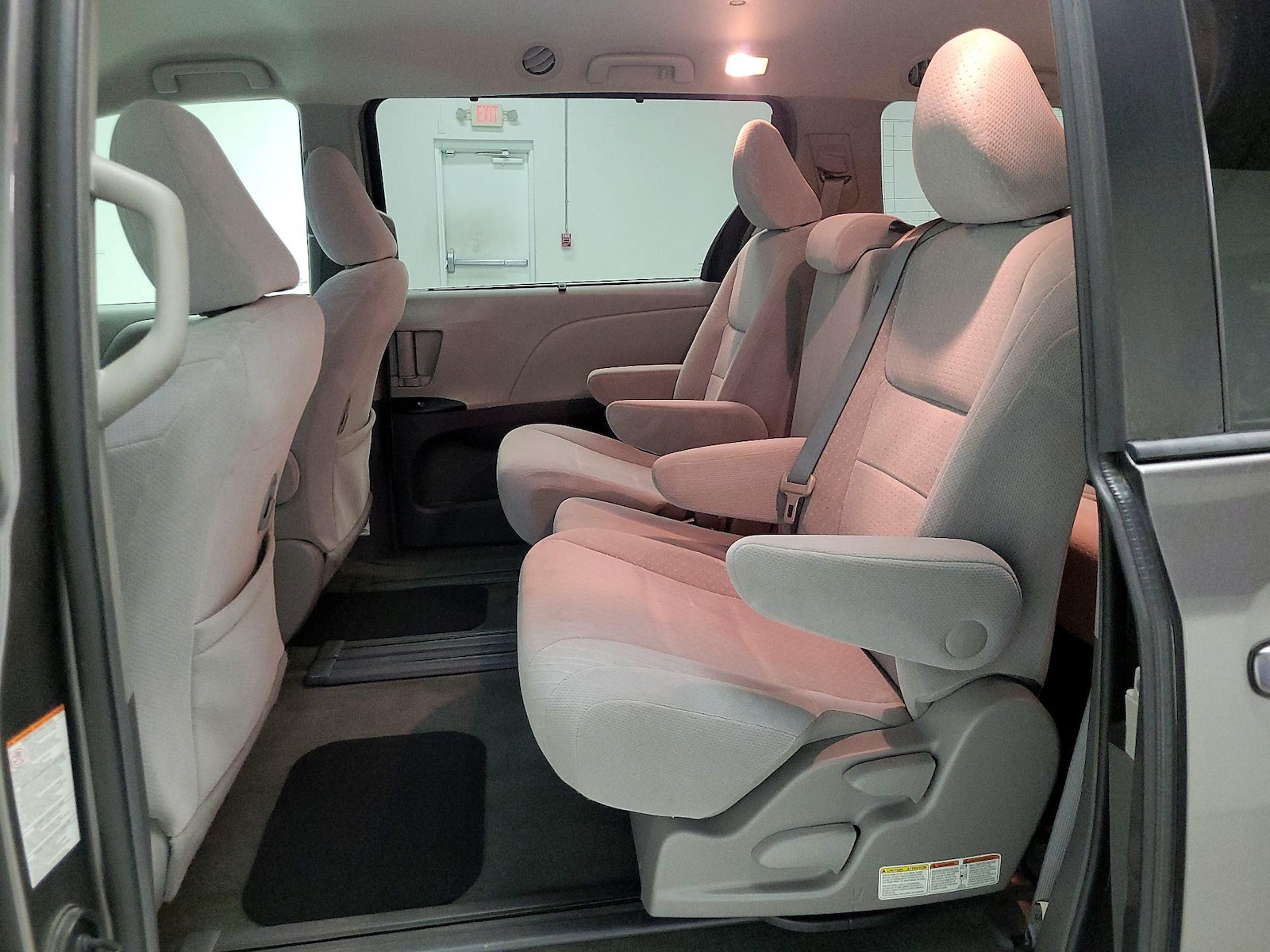 2017 Toyota Sienna LE - Photo 20