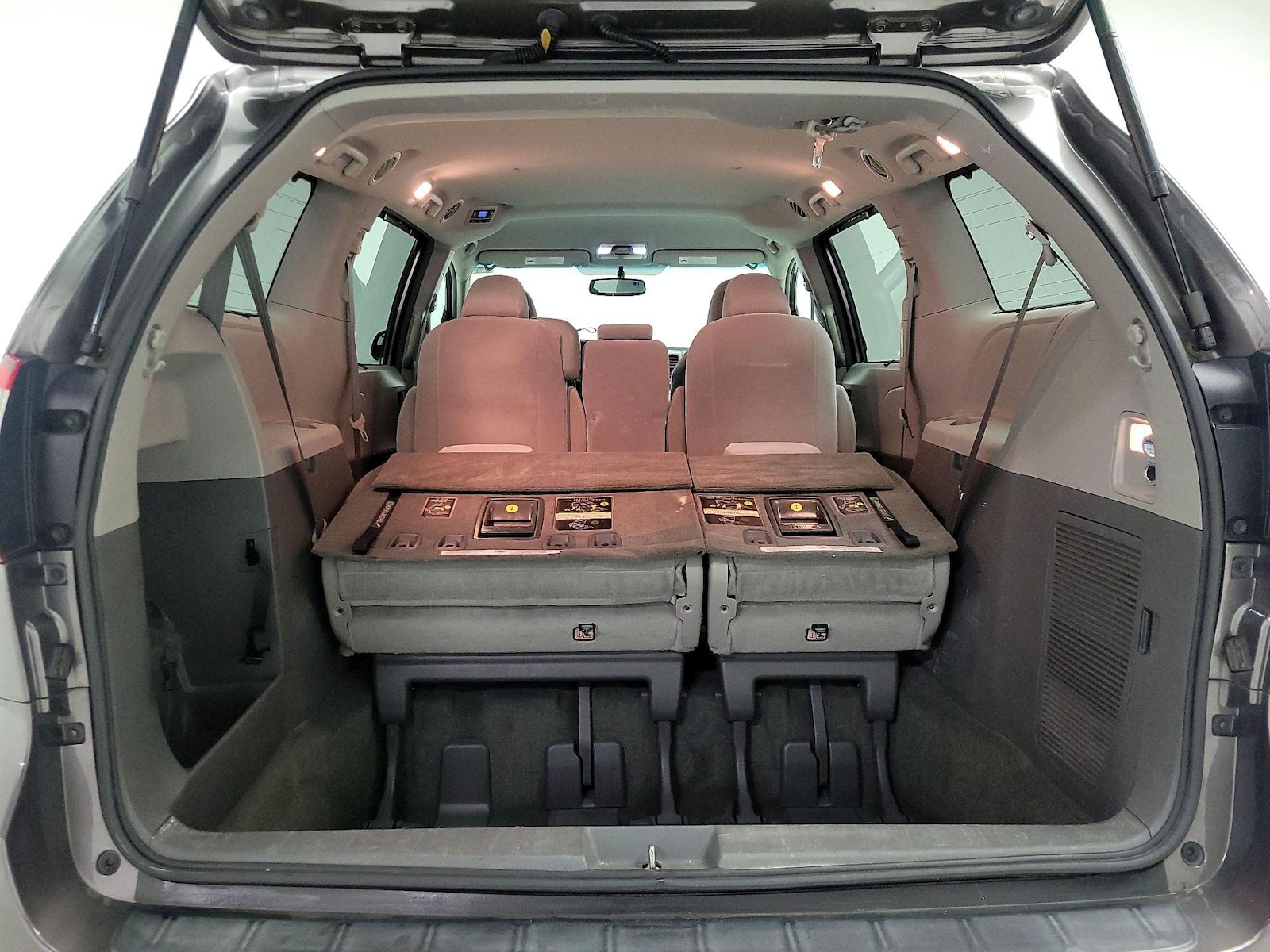 2017 Toyota Sienna LE - Photo 23
