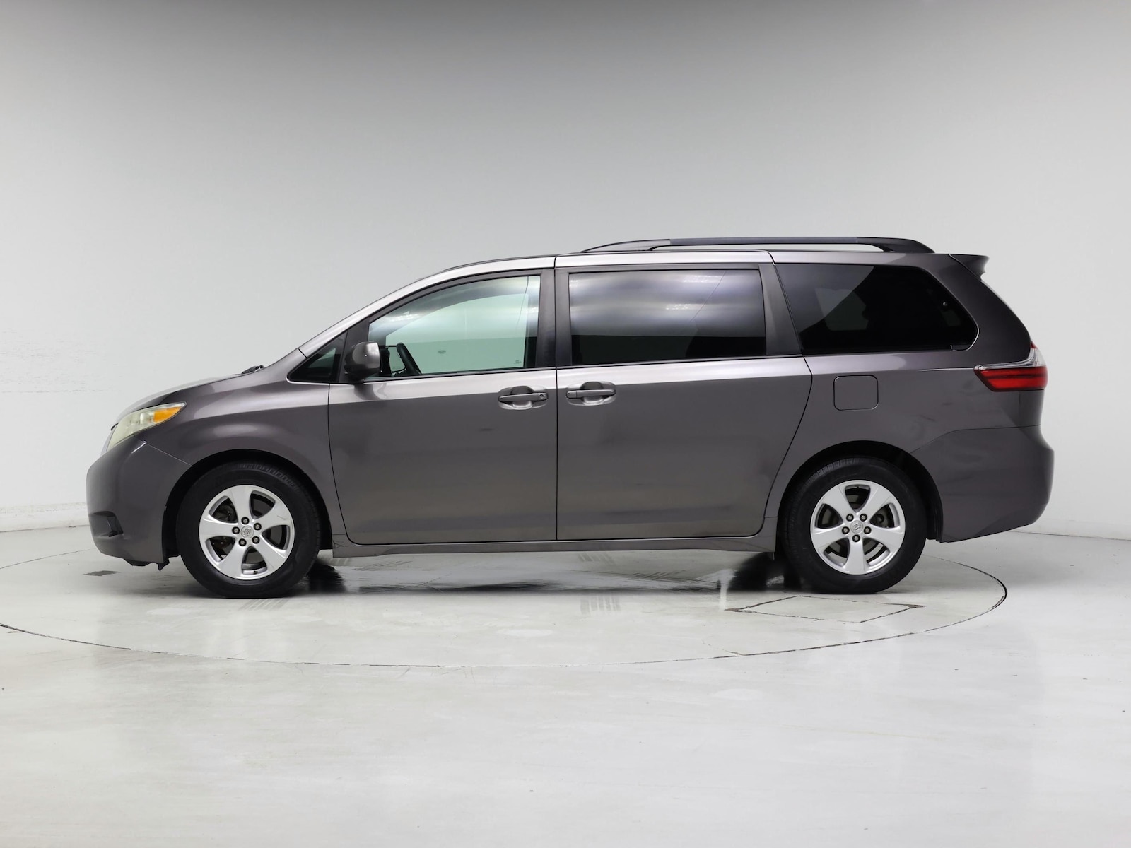 2017 Toyota Sienna LE - Photo 4