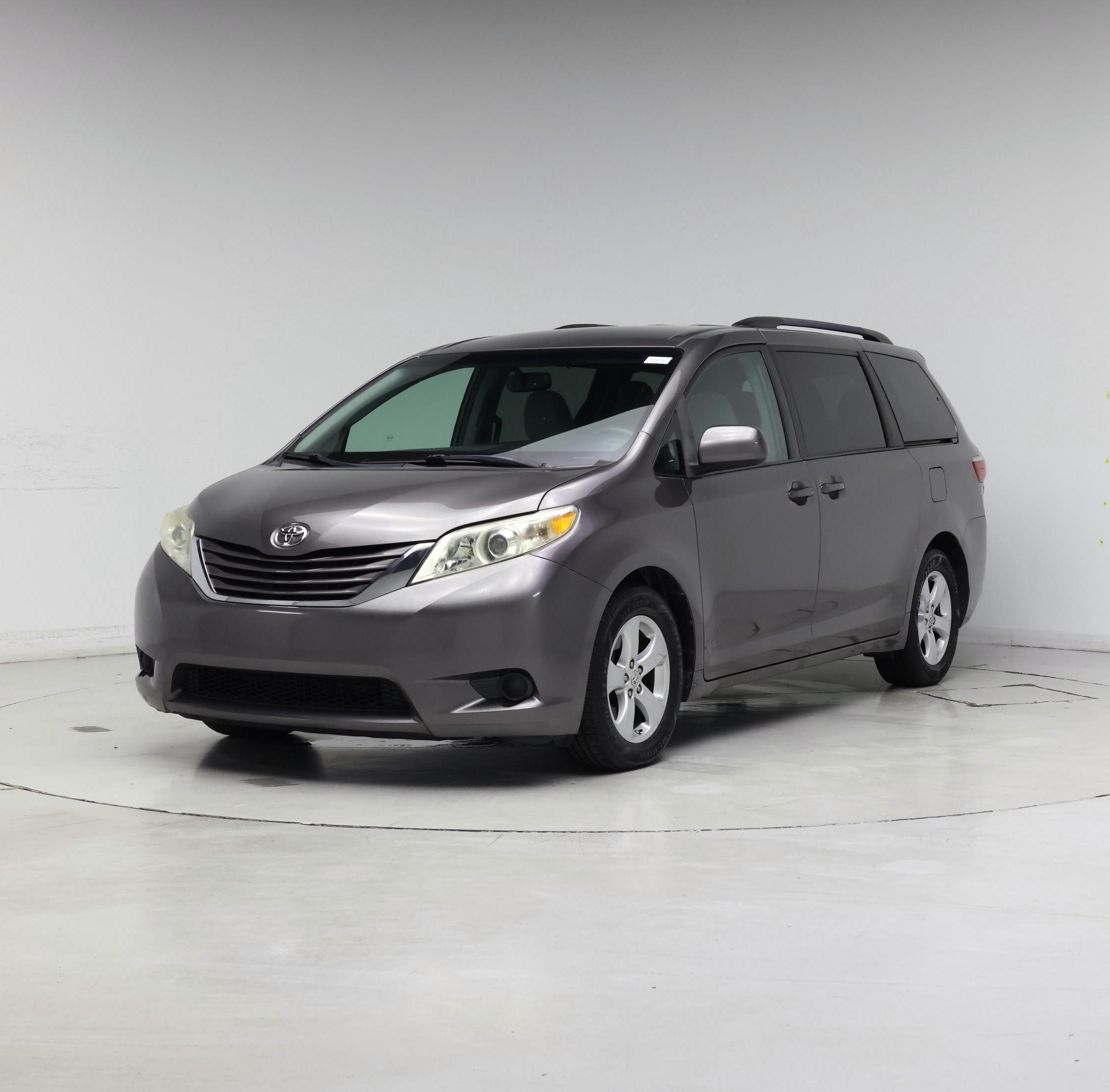 Thumbnail: 2017 Toyota Sienna - 4