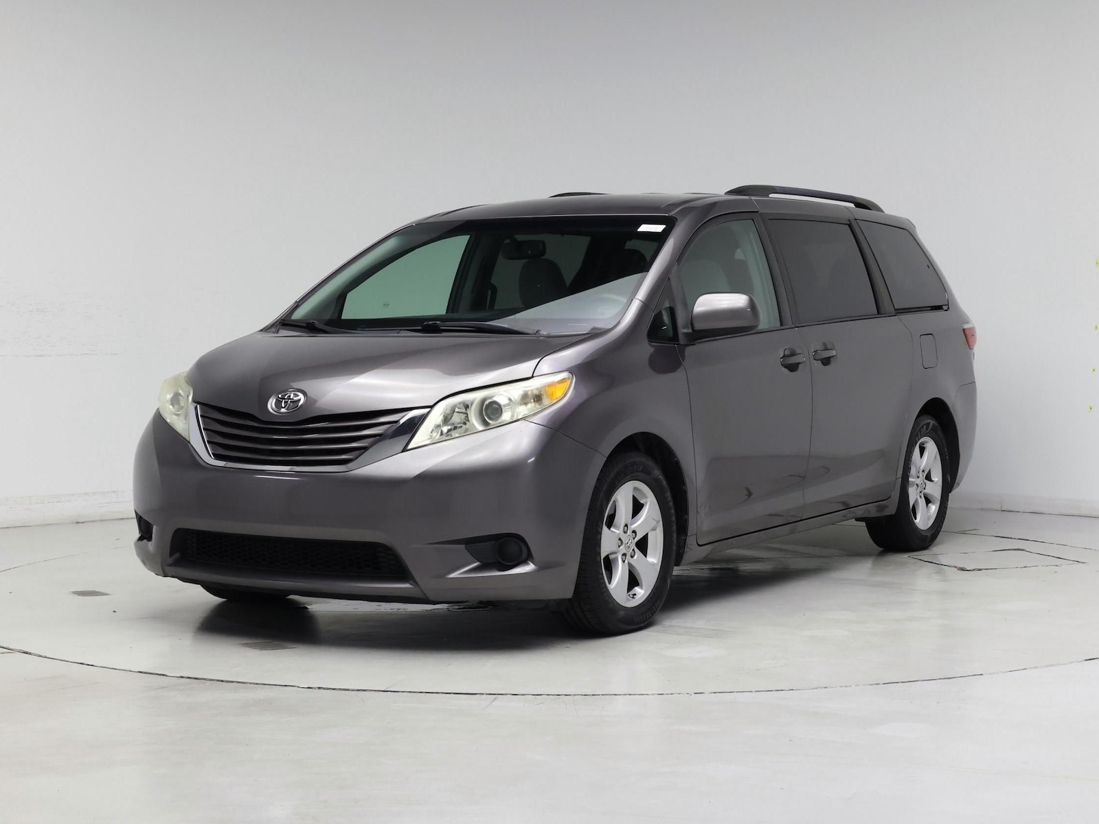 2017 Toyota Sienna LE - Photo 5