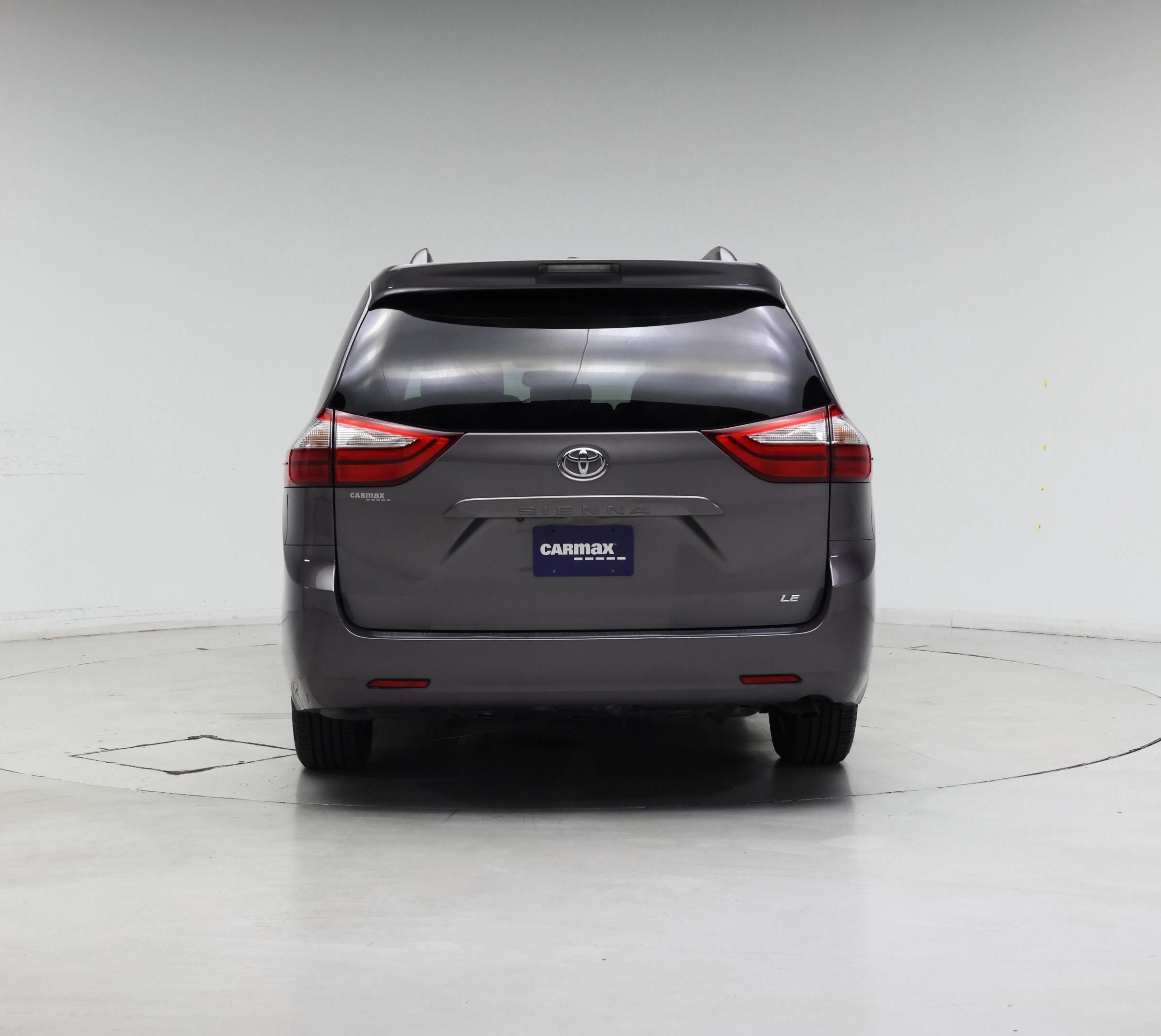Thumbnail: 2017 Toyota Sienna - 6