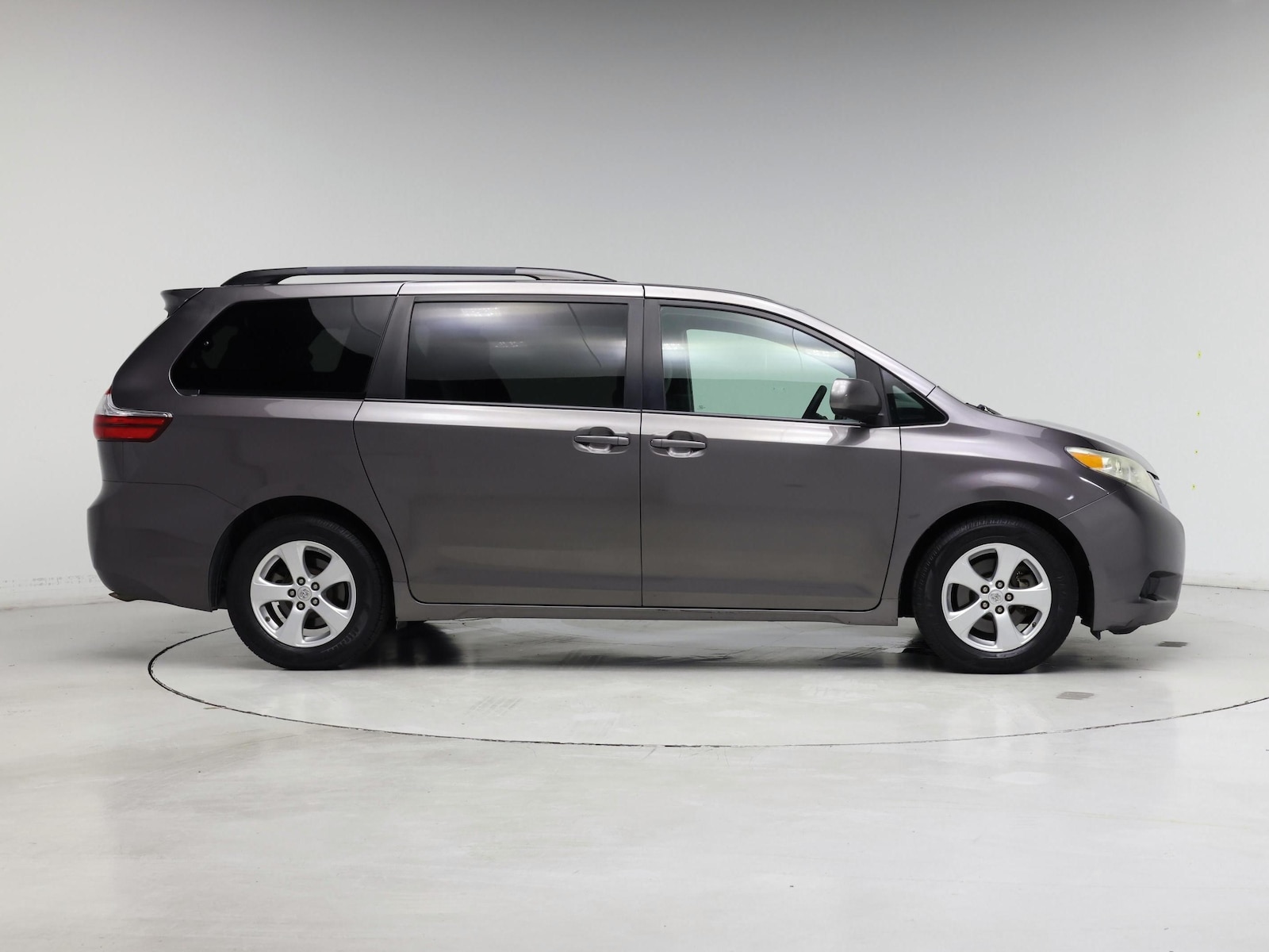 2017 Toyota Sienna LE - Photo 8