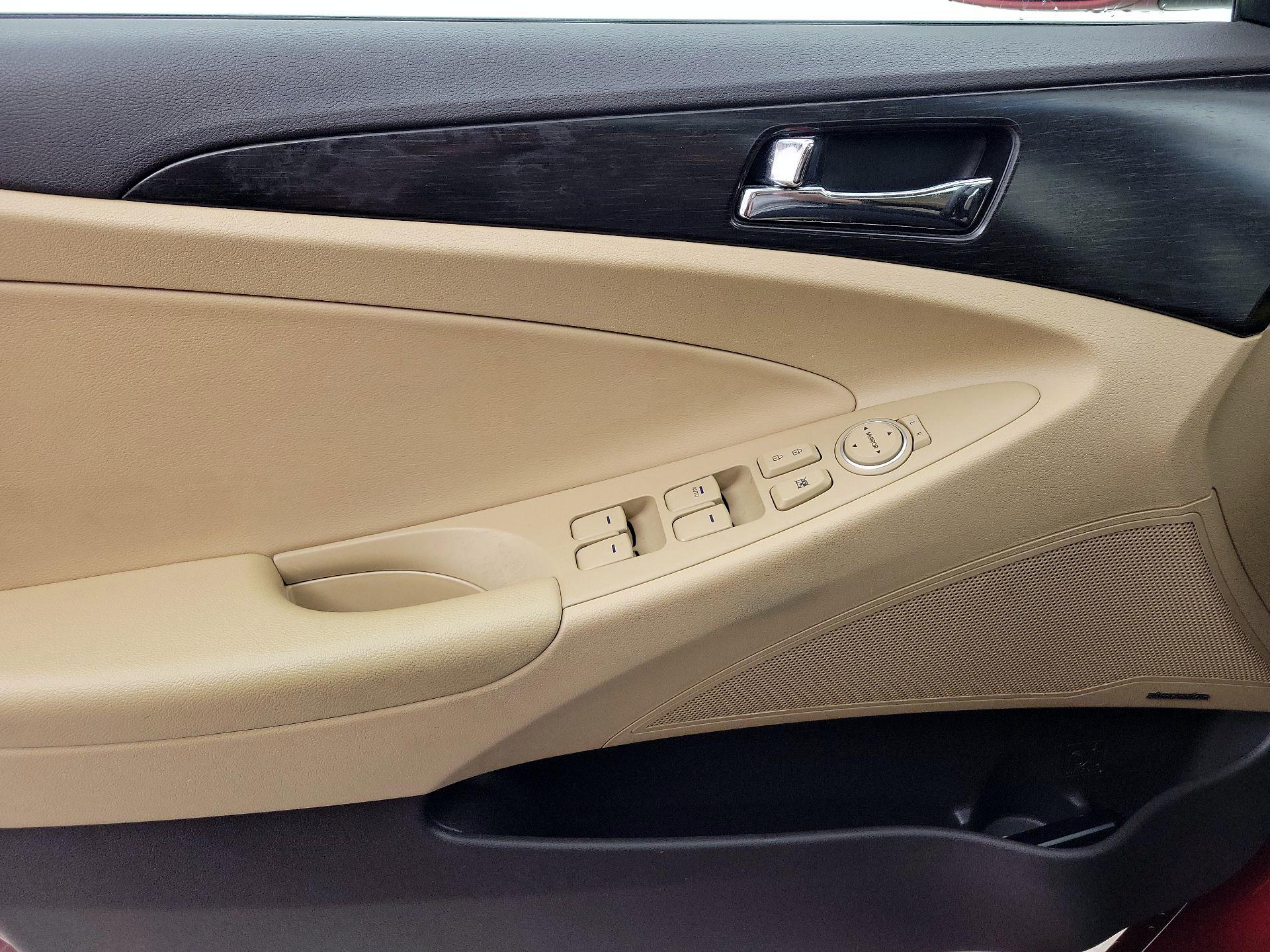 Thumbnail: 2014 Hyundai Sonata - 12