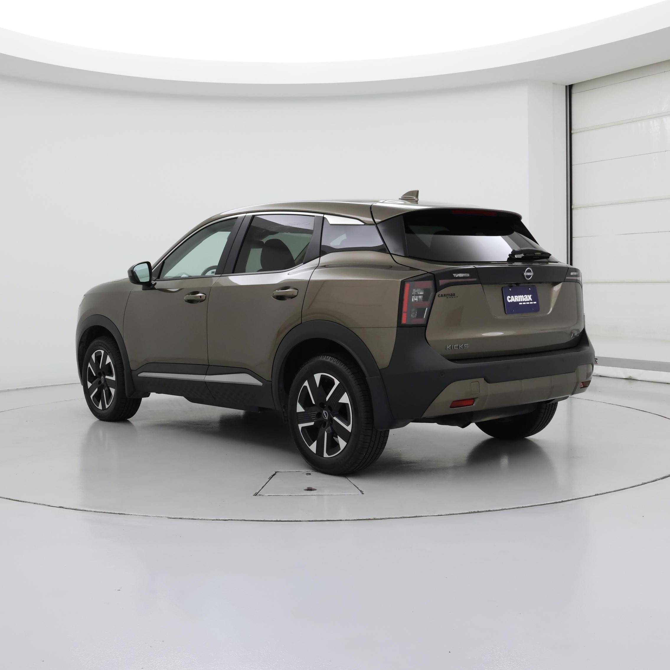 Thumbnail: 2025 Nissan Kicks - 2
