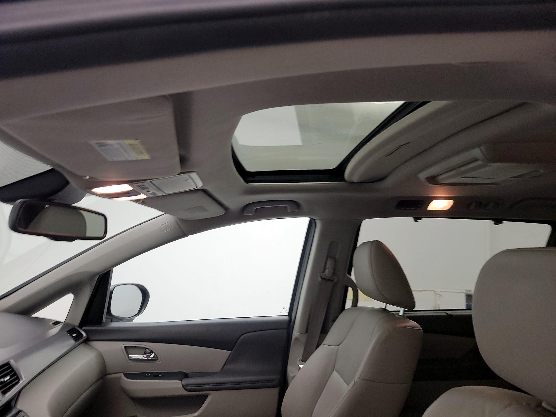 Thumbnail: 2015 Honda Odyssey - 19