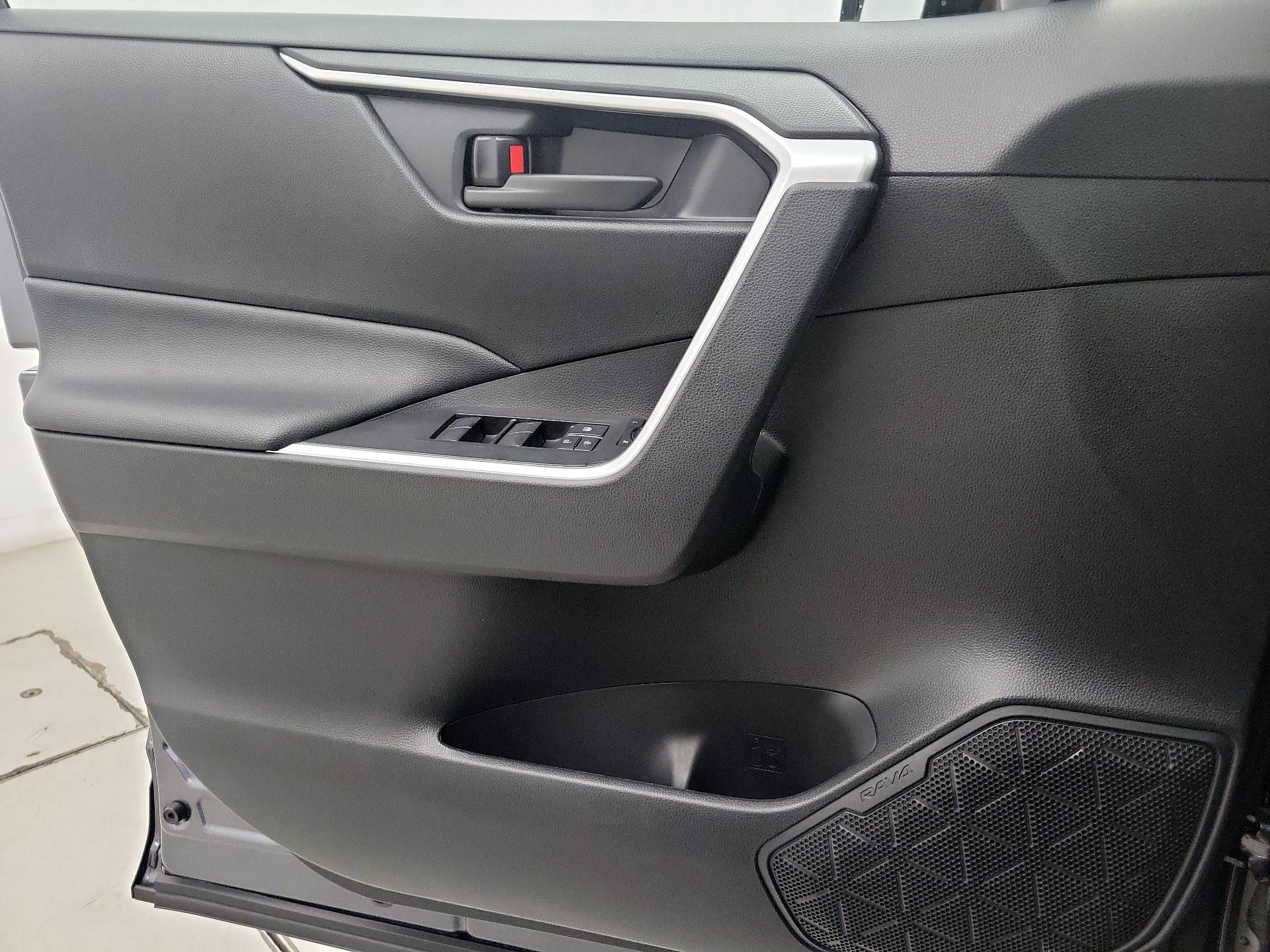 Thumbnail: 2021 Toyota RAV4 - 12