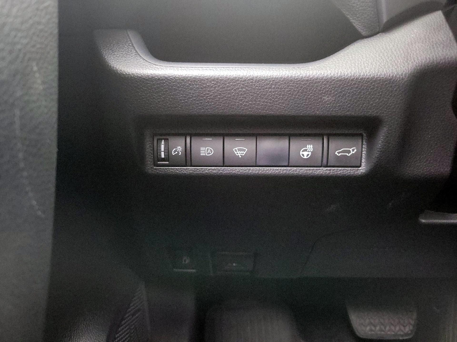 Thumbnail: 2021 Toyota RAV4 - 13