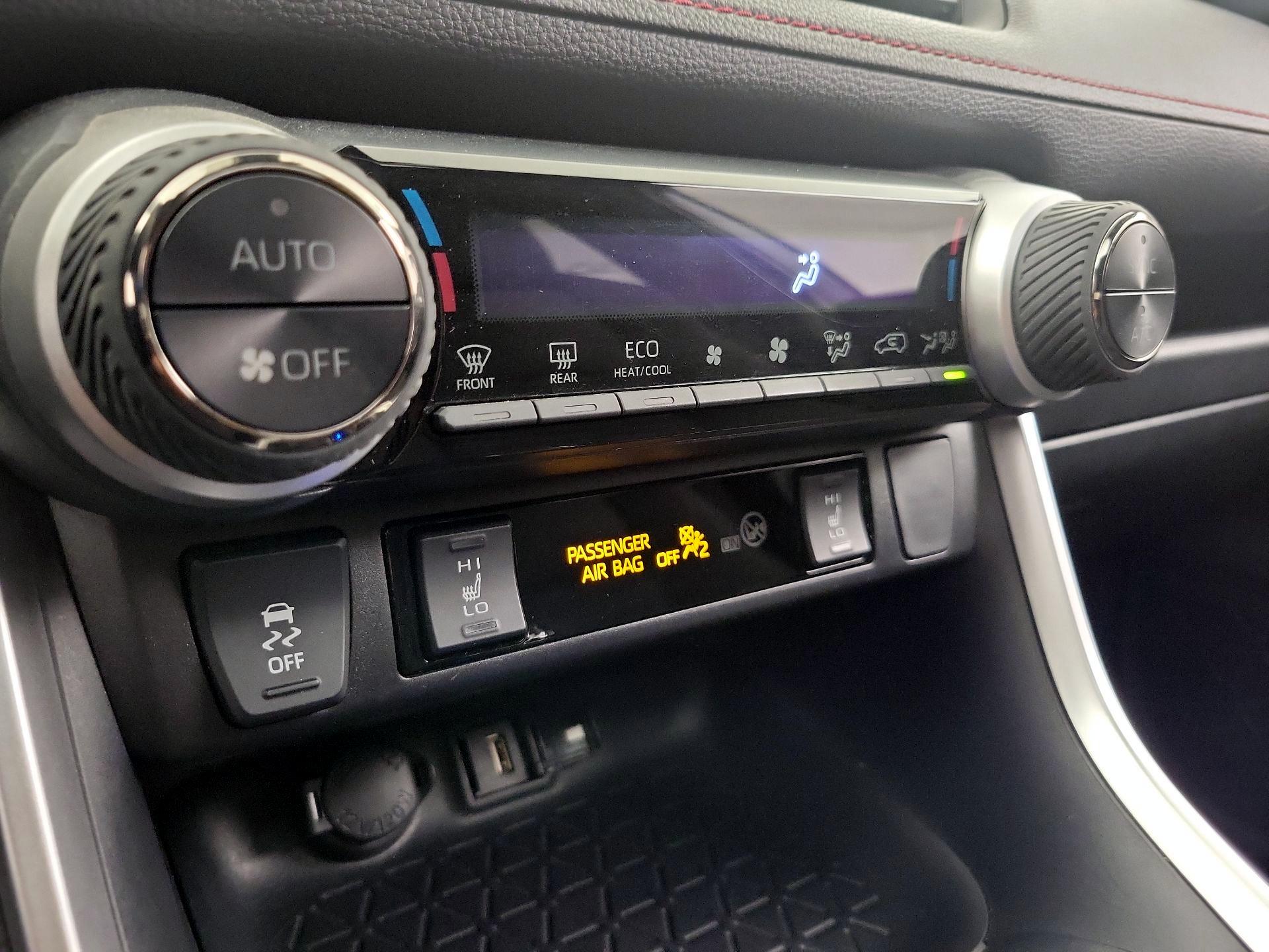 Thumbnail: 2021 Toyota RAV4 - 16