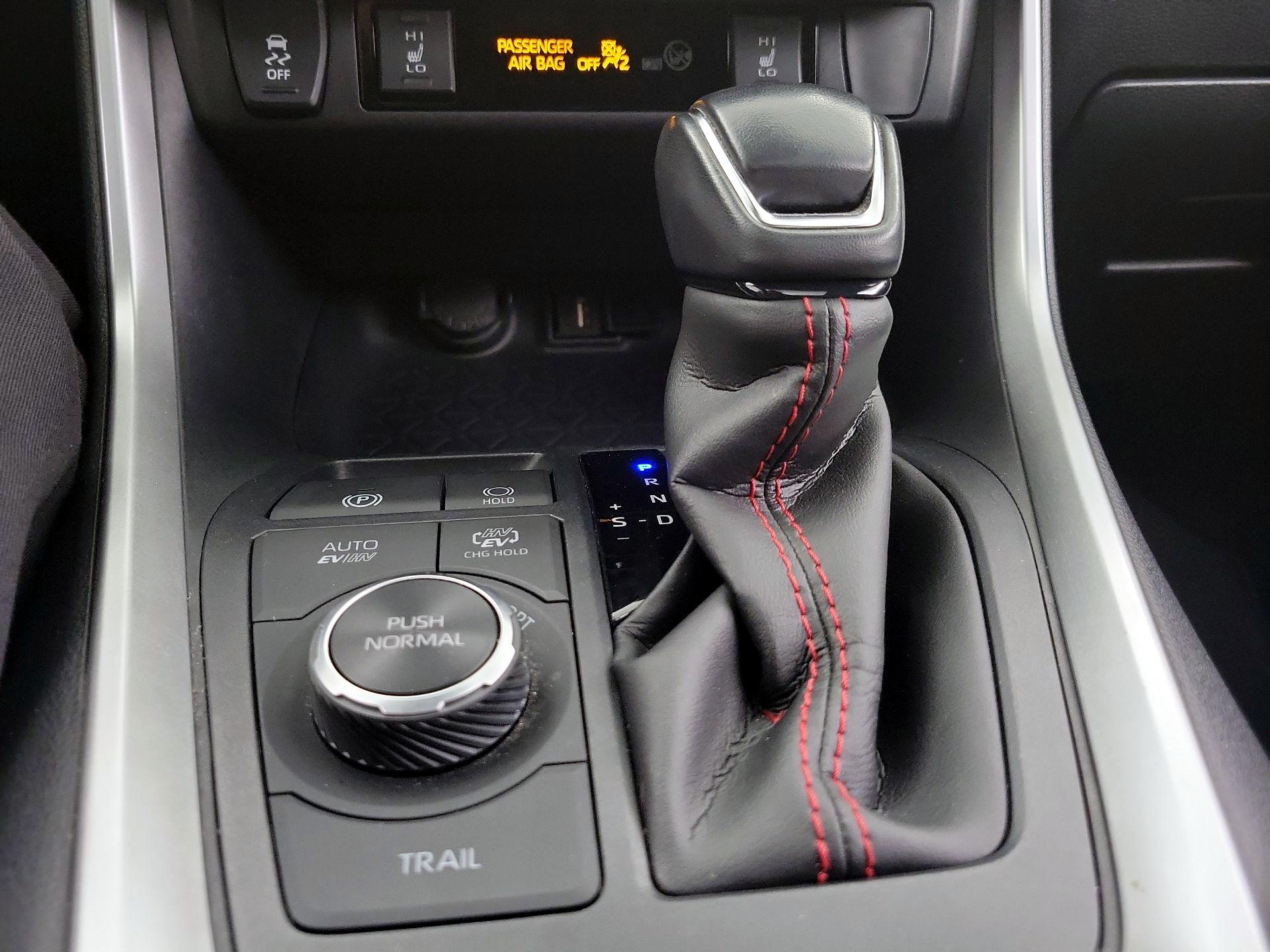 Thumbnail: 2021 Toyota RAV4 - 17