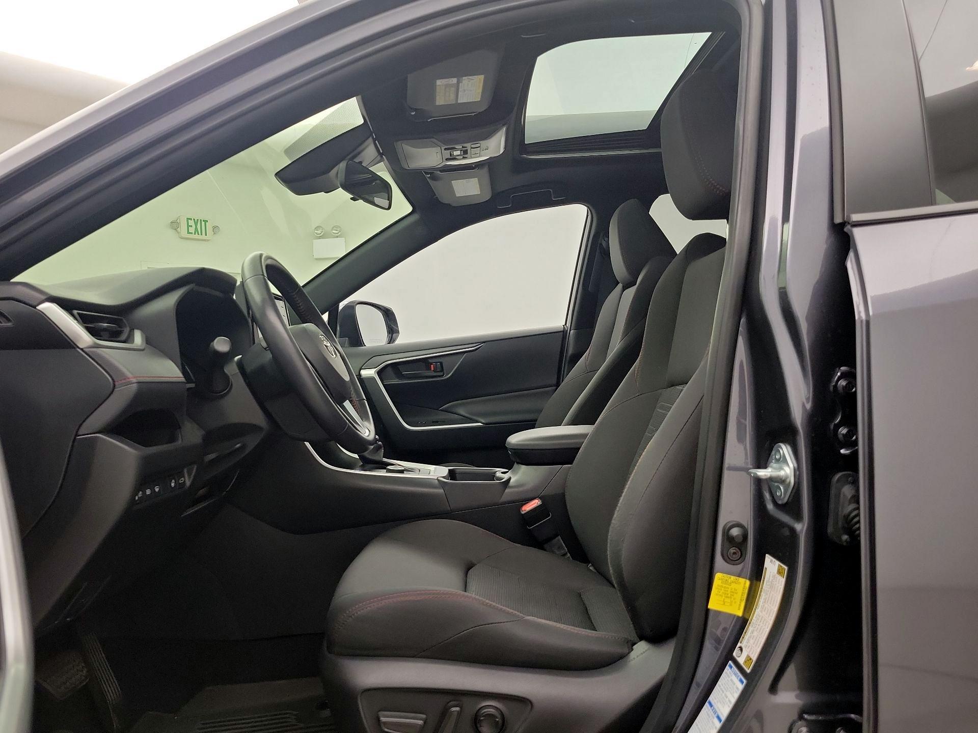 Thumbnail: 2021 Toyota RAV4 - 19