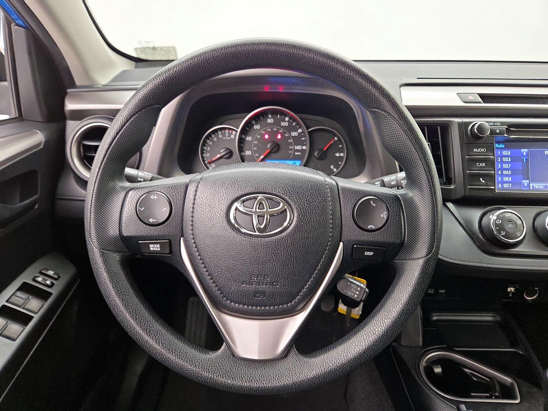 Thumbnail: 2016 Toyota RAV4 - 10