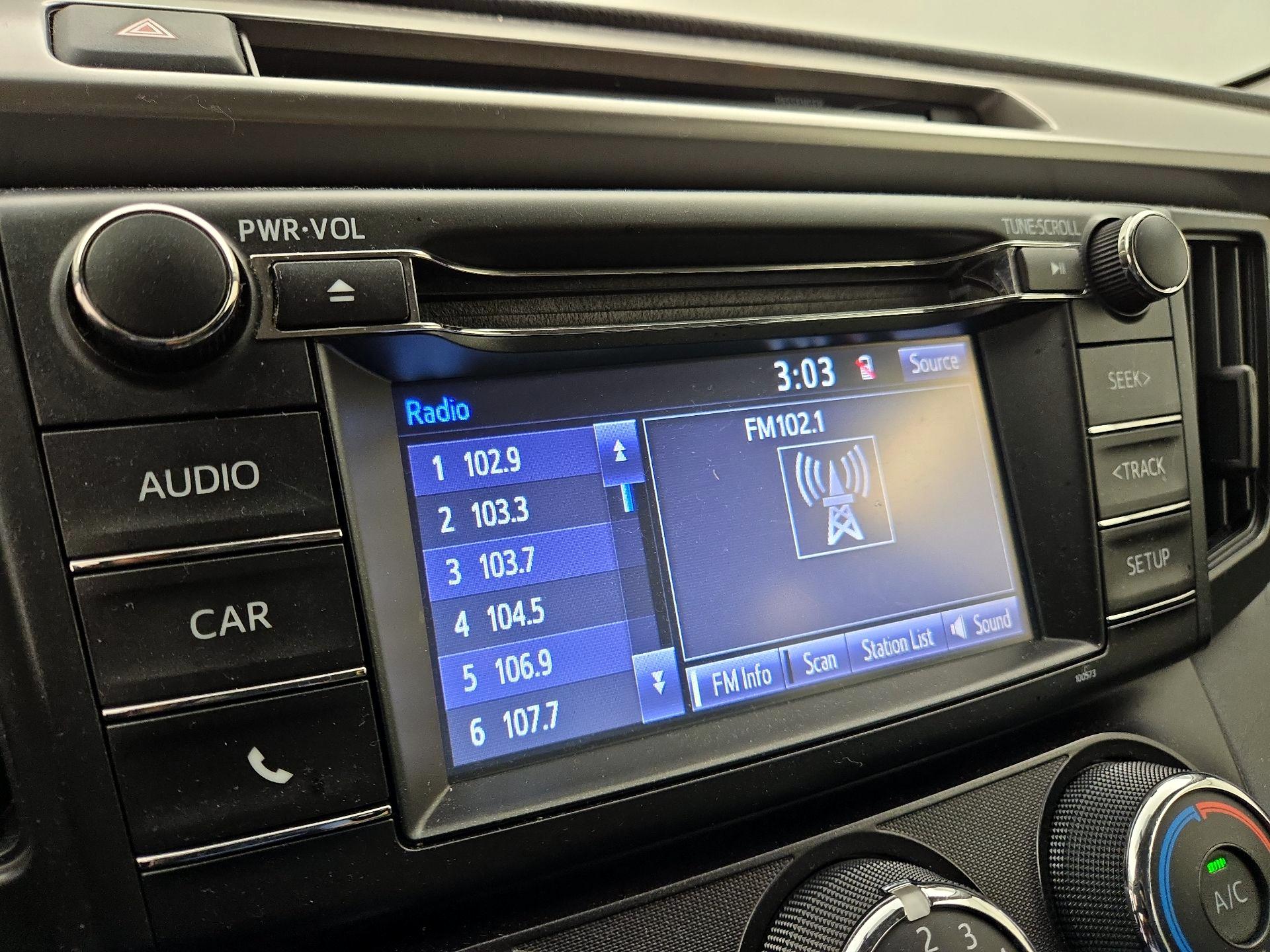 Thumbnail: 2016 Toyota RAV4 - 15
