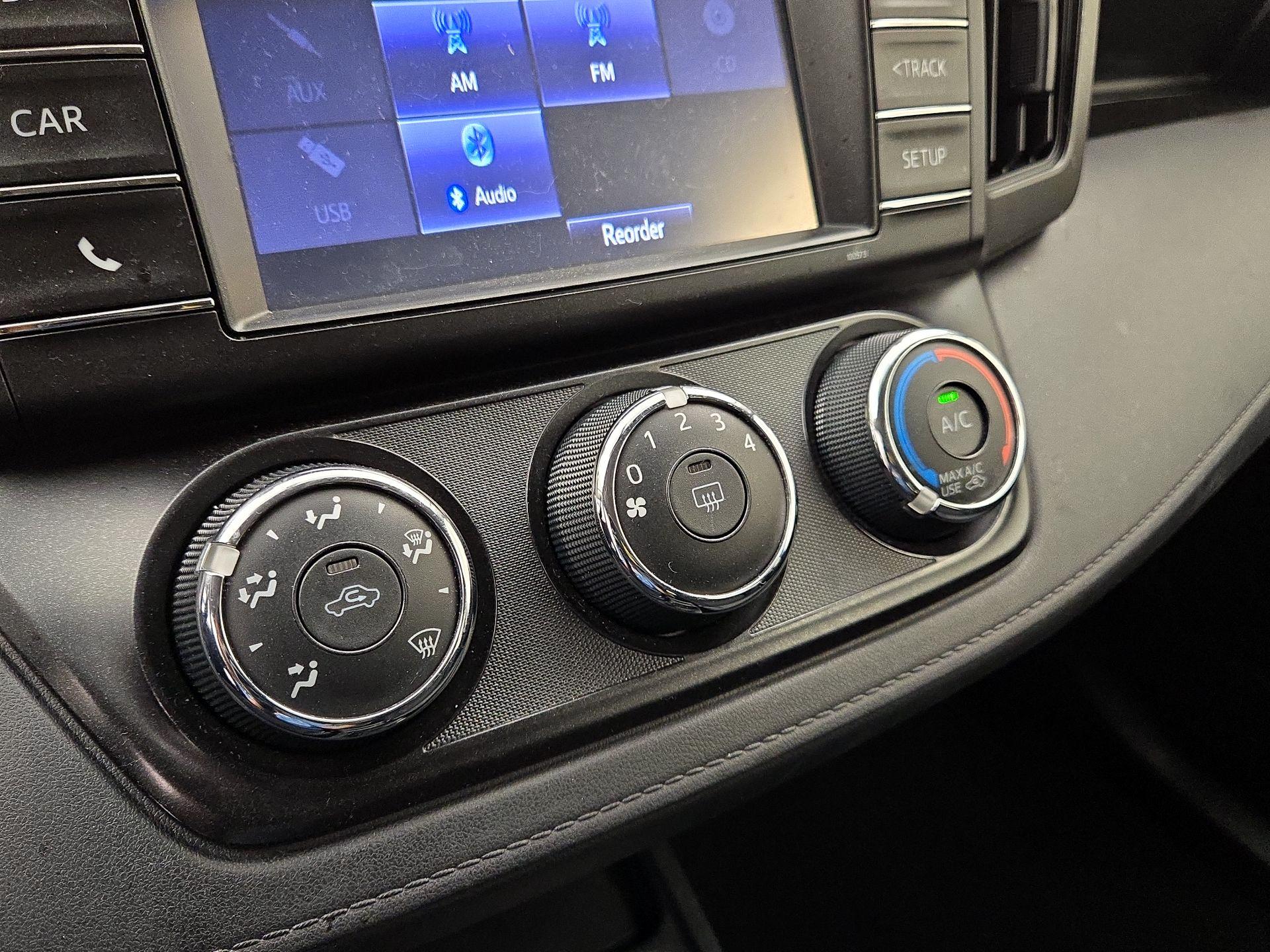 Thumbnail: 2016 Toyota RAV4 - 16