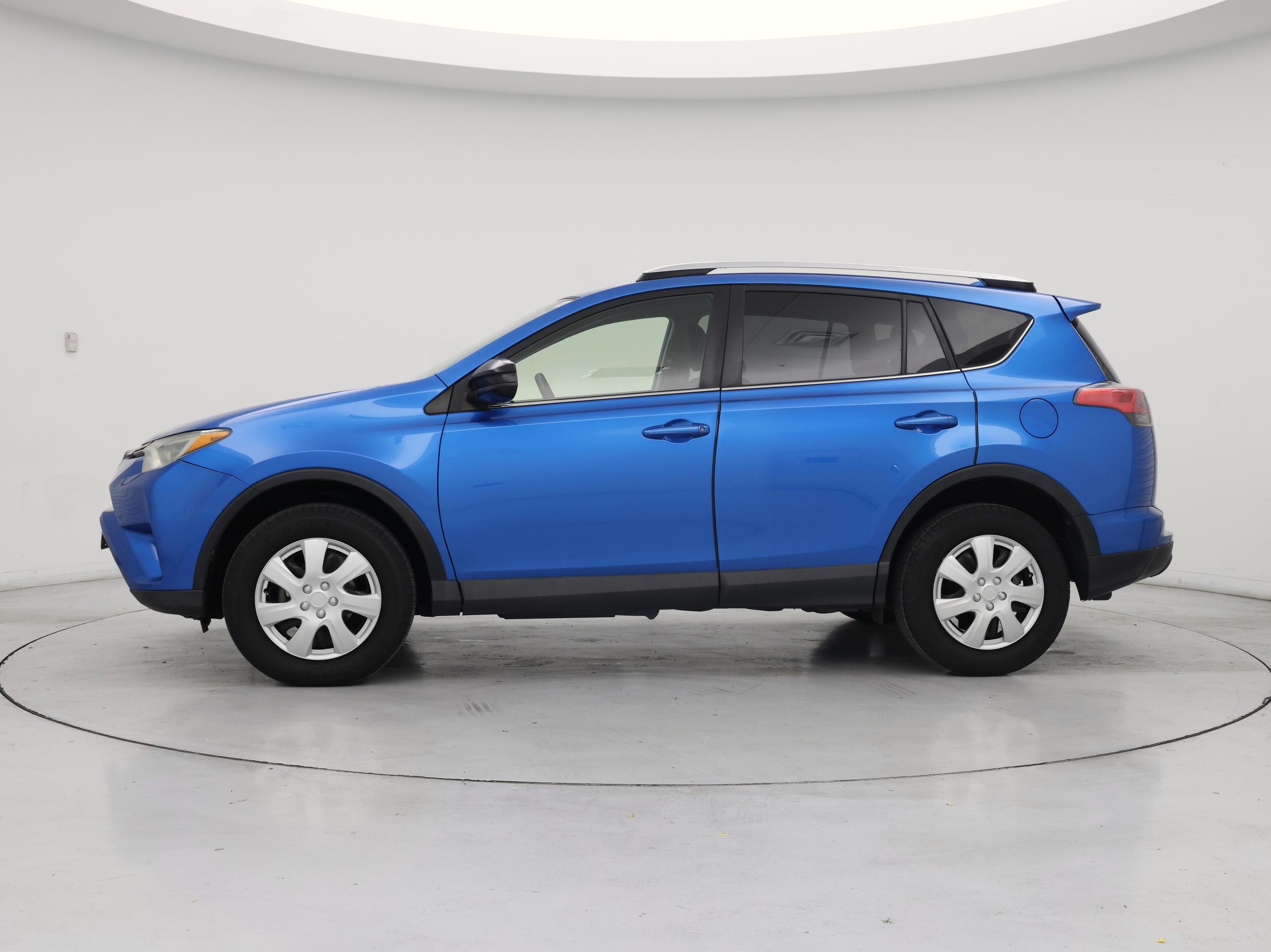 Thumbnail: 2016 Toyota RAV4 - 3