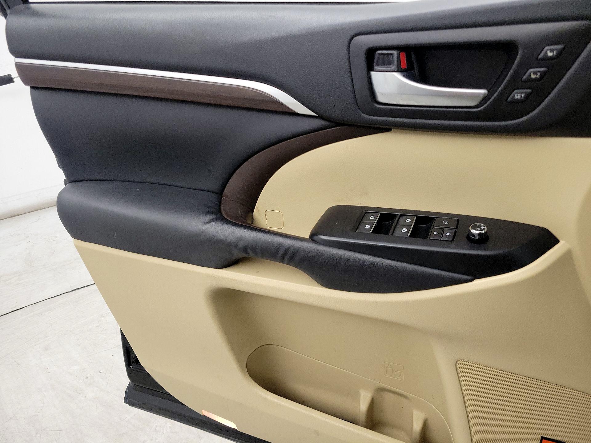Thumbnail: 2014 Toyota Highlander - 12