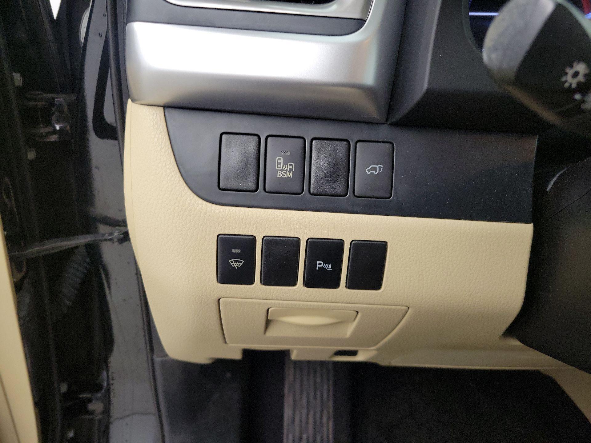 Thumbnail: 2014 Toyota Highlander - 13