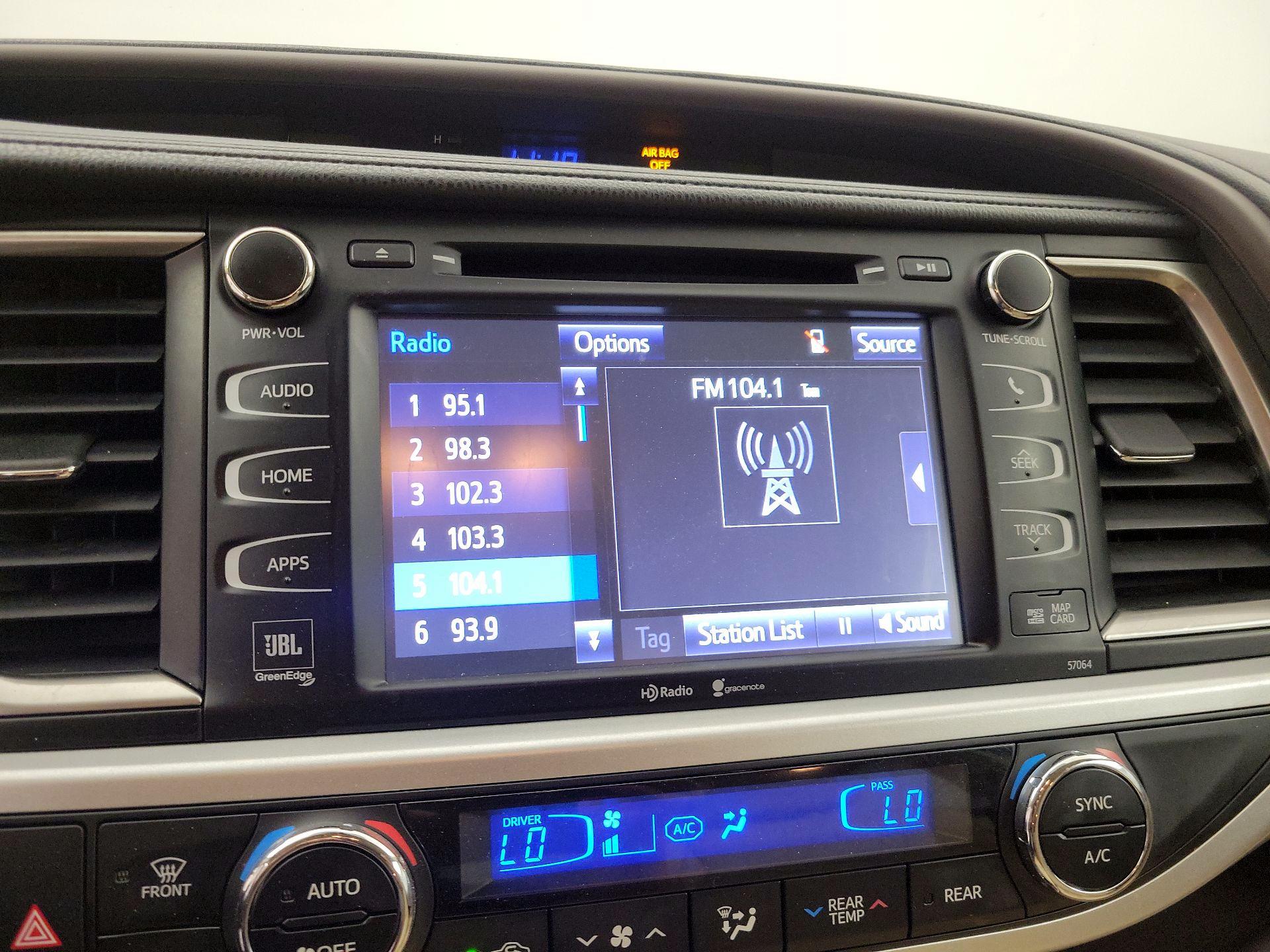 Thumbnail: 2014 Toyota Highlander - 16