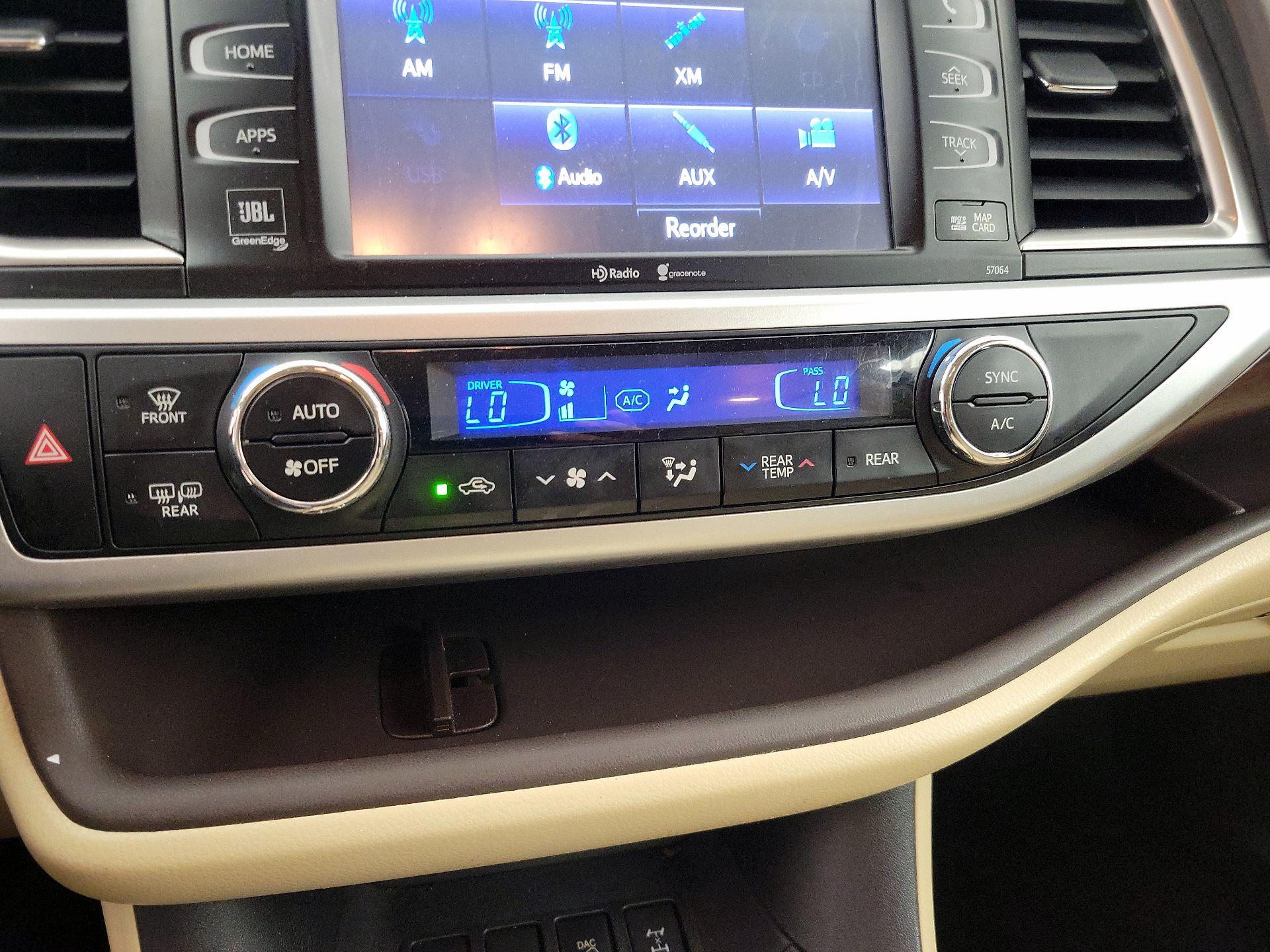 Thumbnail: 2014 Toyota Highlander - 17