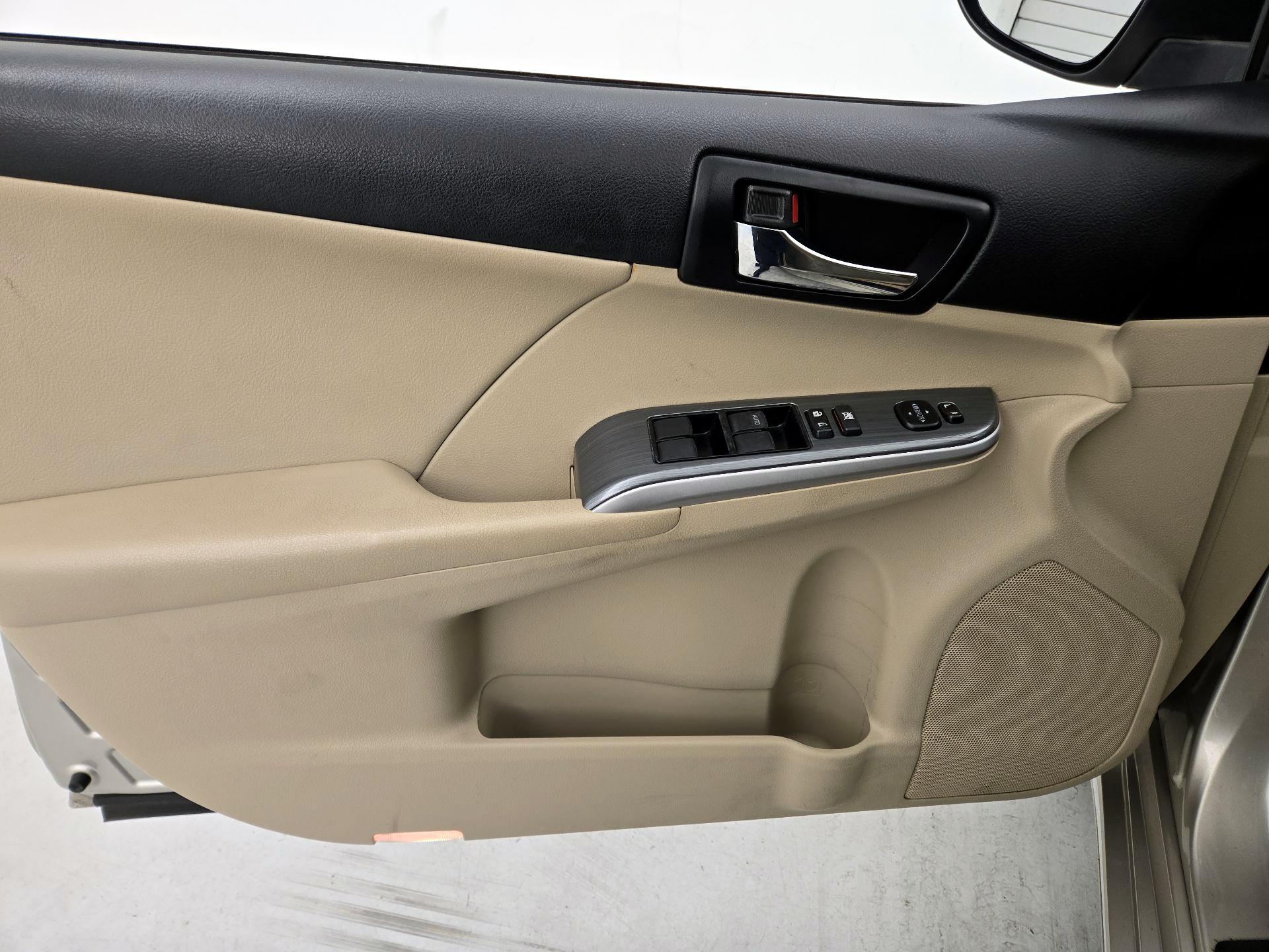 Thumbnail: 2014 Toyota Camry - 12