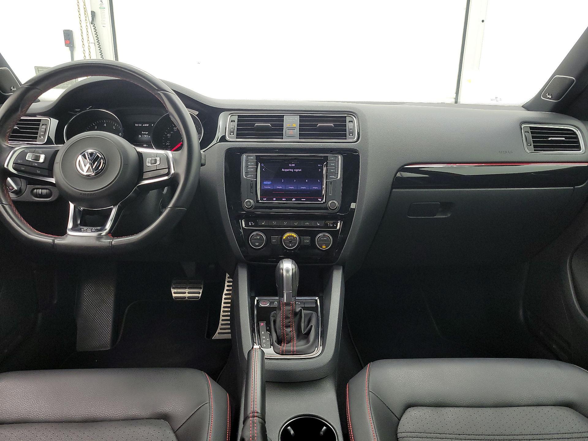 Thumbnail: 2017 Volkswagen Jetta - 9