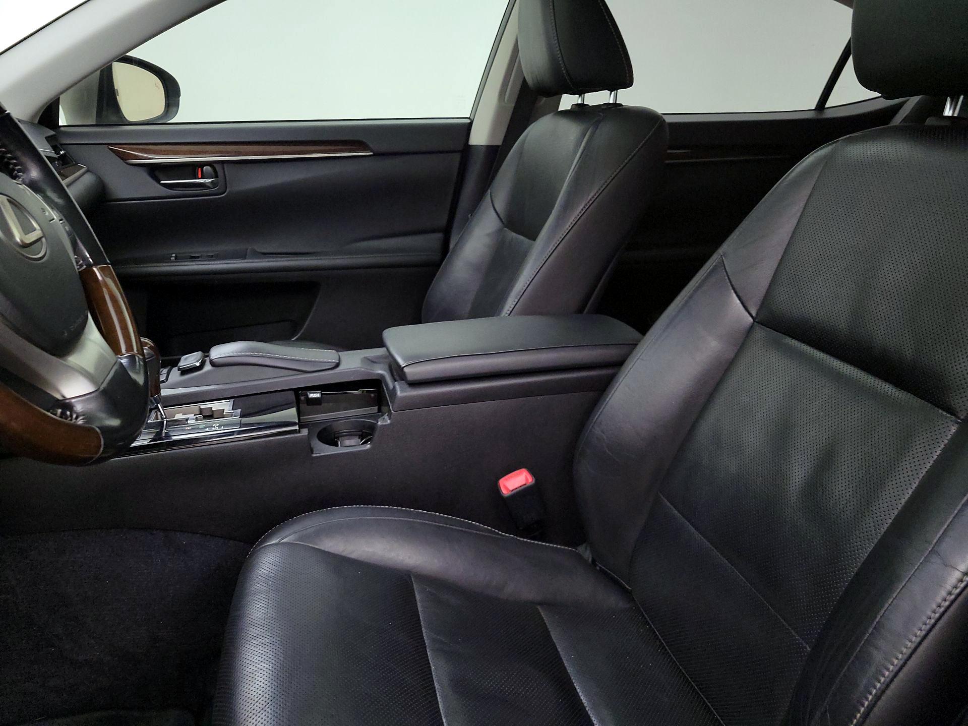 Thumbnail: 2015 Lexus ES - 9