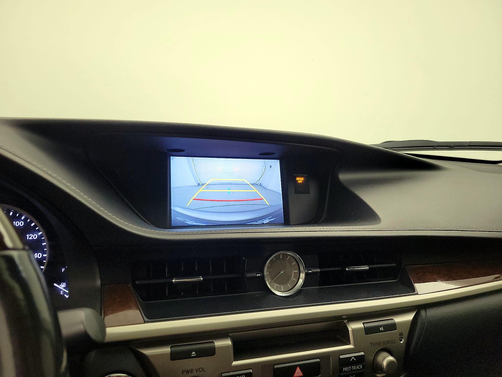 Thumbnail: 2015 Lexus ES - 12