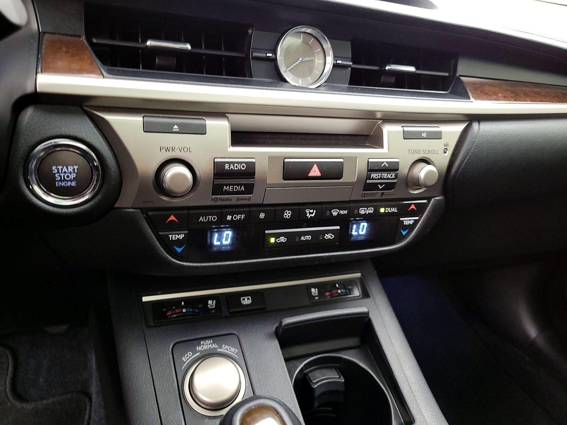 Thumbnail: 2015 Lexus ES - 14