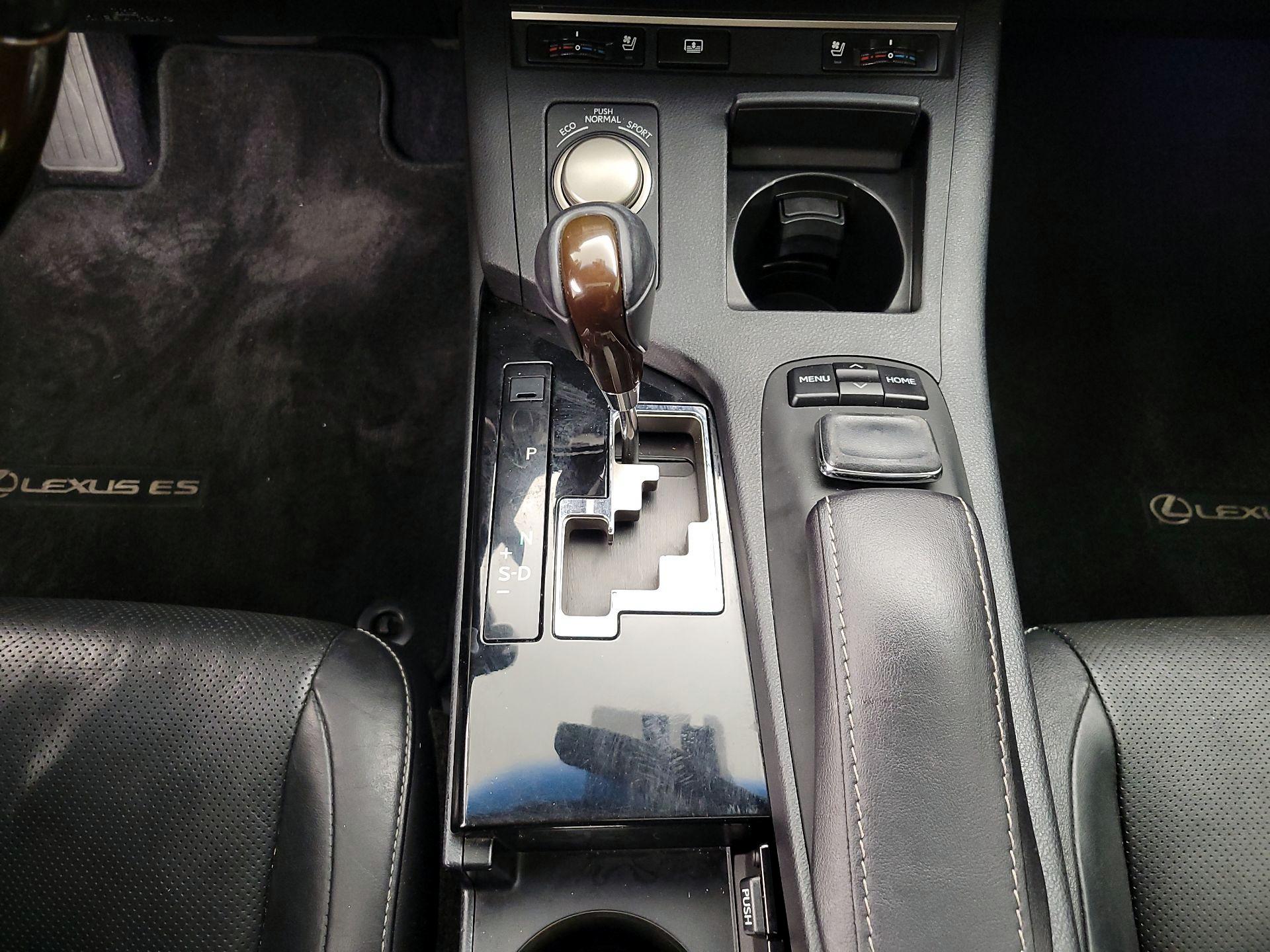 Thumbnail: 2015 Lexus ES - 15