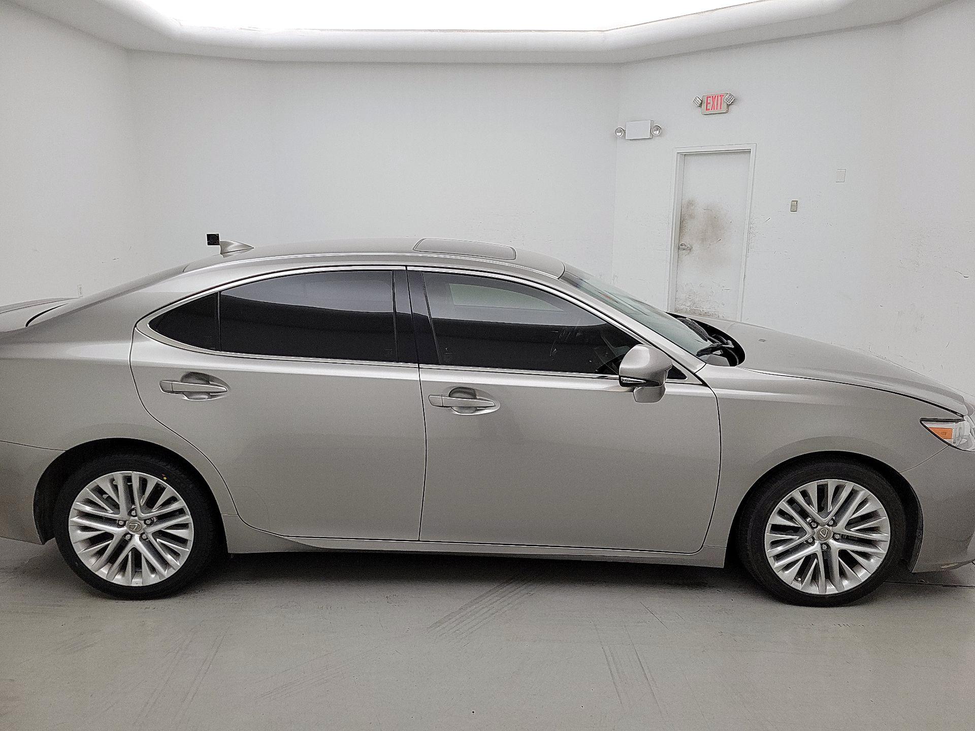 Thumbnail: 2015 Lexus ES - 4