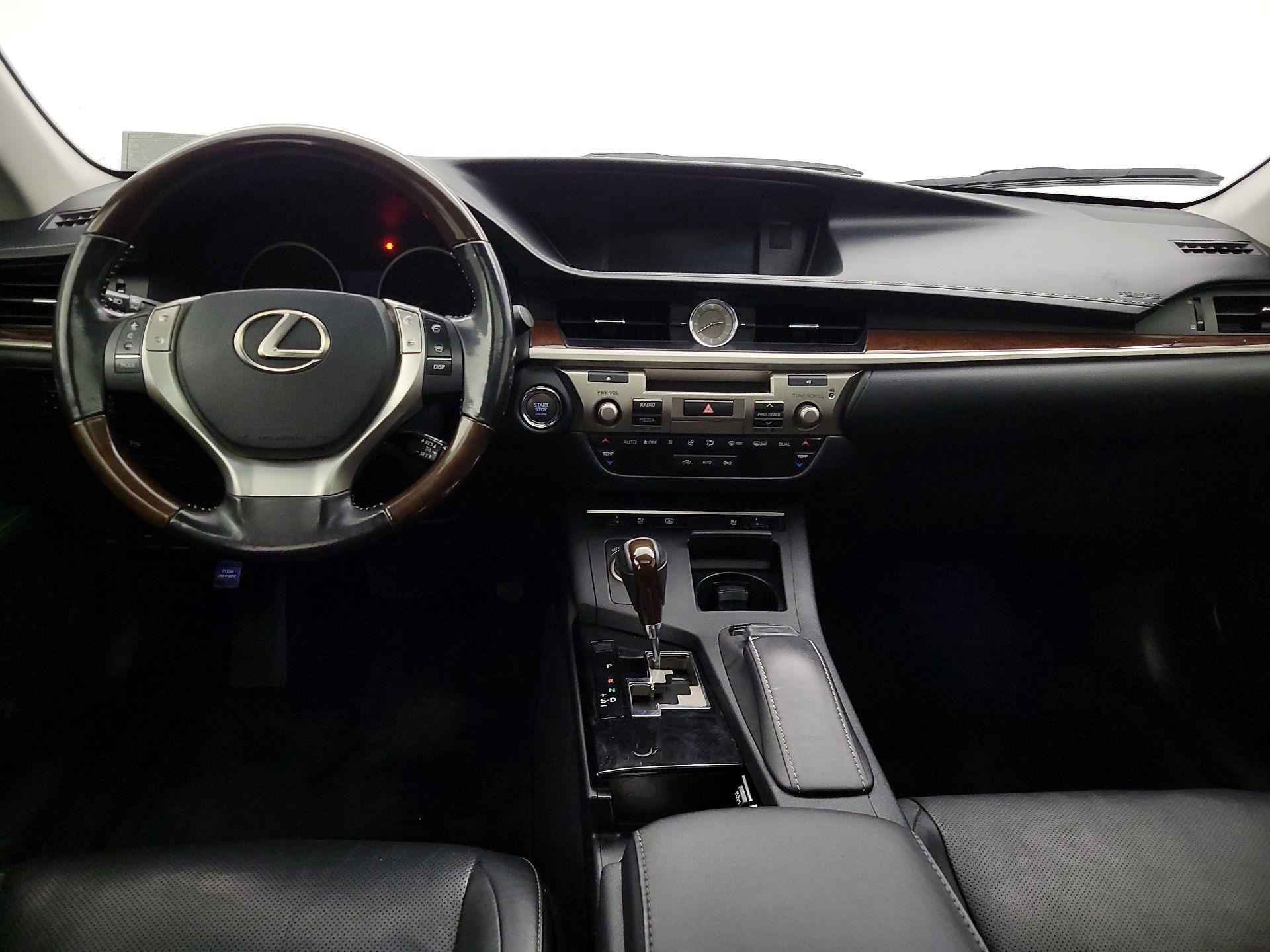 Thumbnail: 2015 Lexus ES - 8