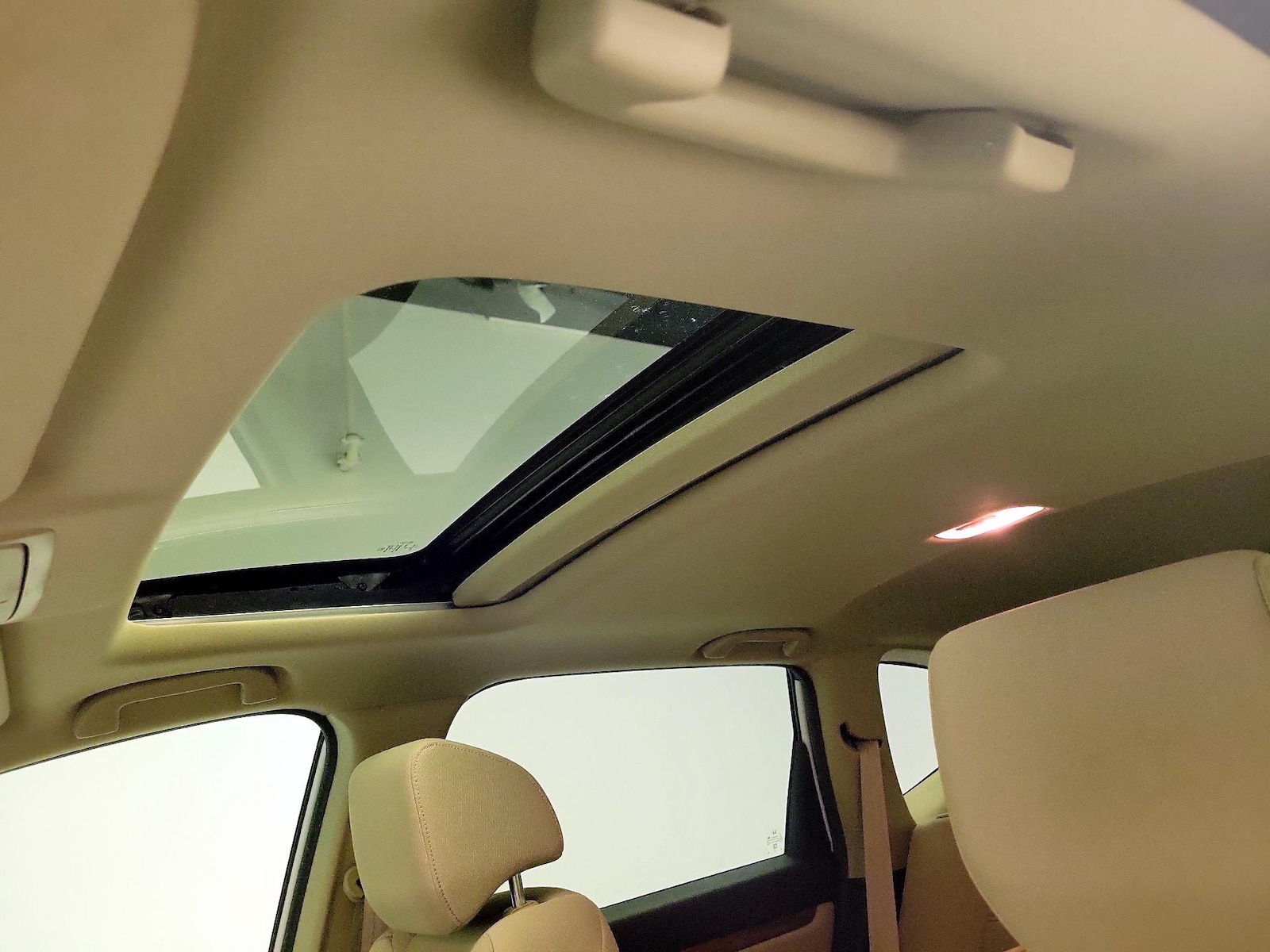 Sunroof(s) & Overhead Airbags