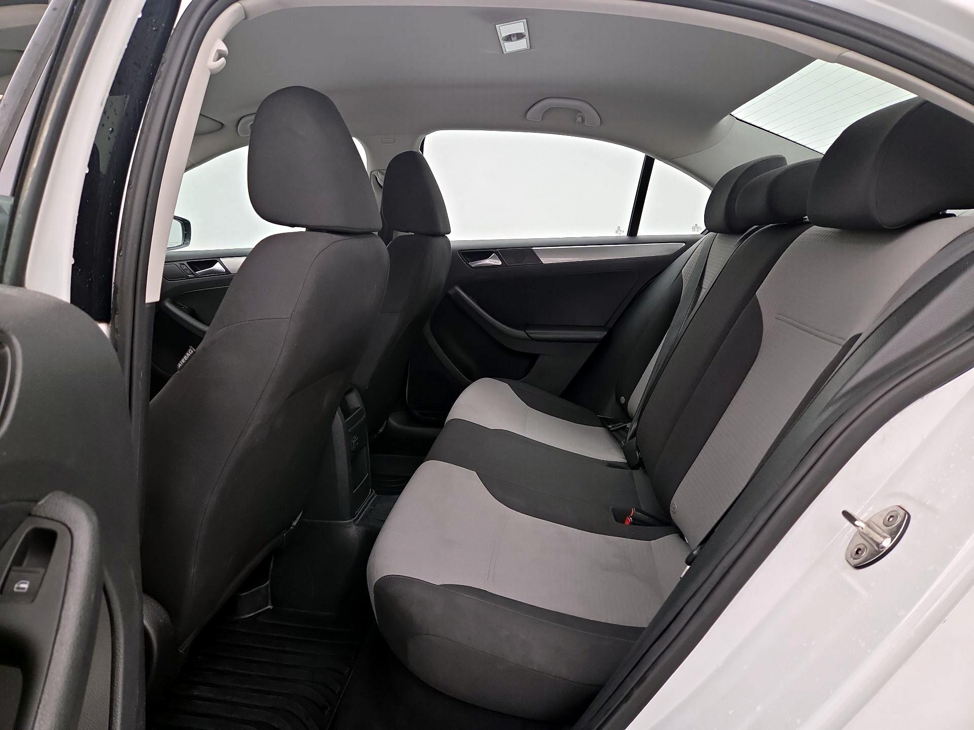Thumbnail: 2017 Volkswagen Jetta - 19