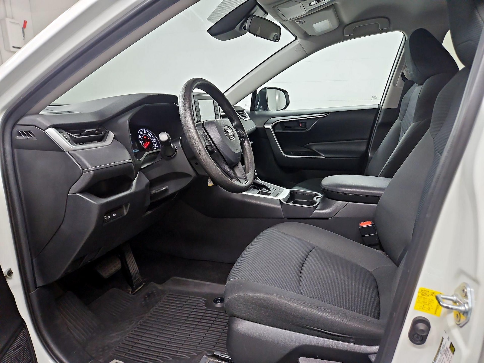 2020 Toyota RAV4 LE - Photo 12