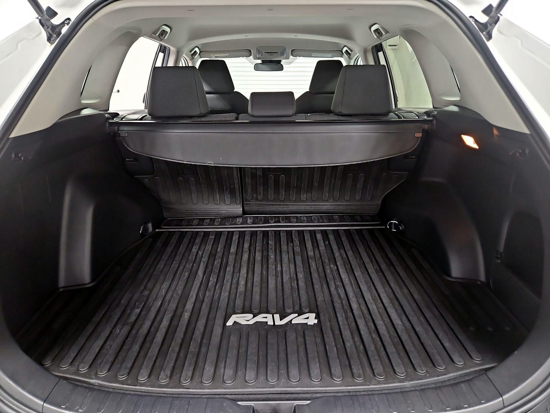 Thumbnail: 2020 Toyota RAV4 - 20