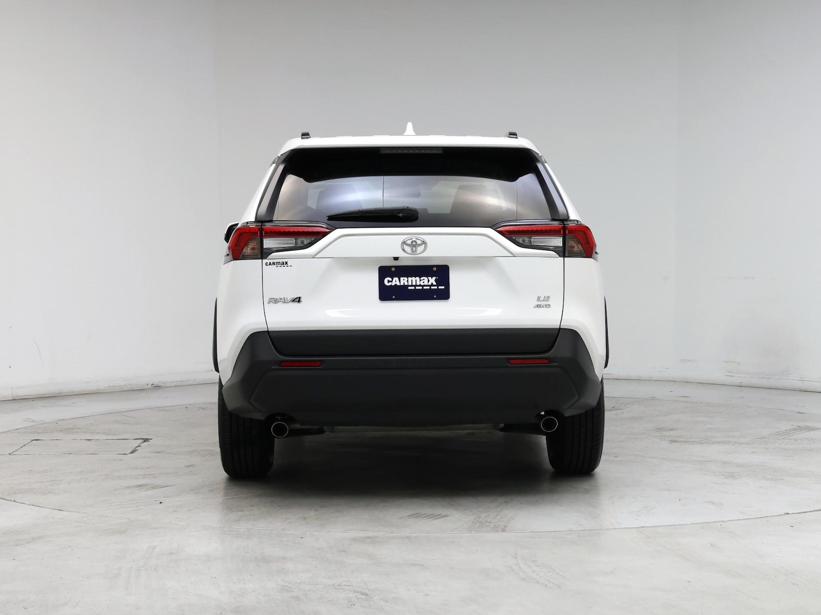 2020 Toyota RAV4 LE - Photo 7