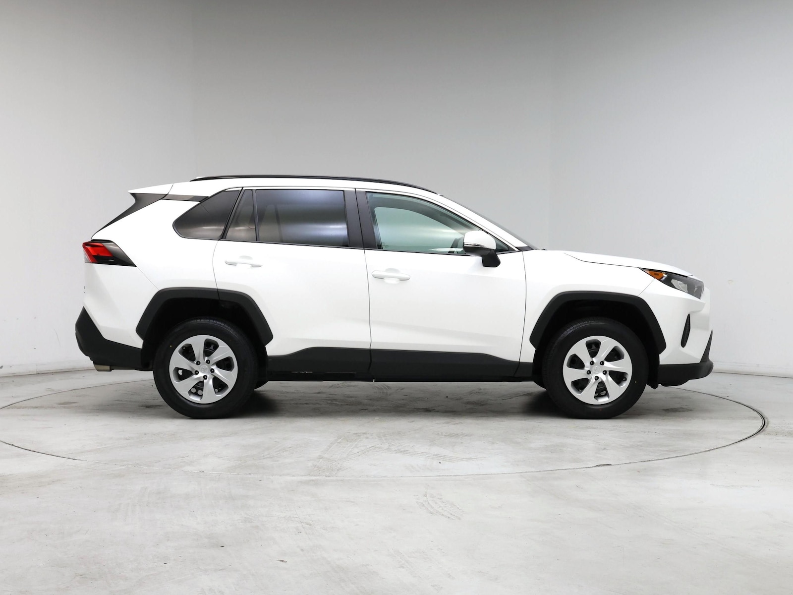 2020 Toyota RAV4 LE - Photo 8