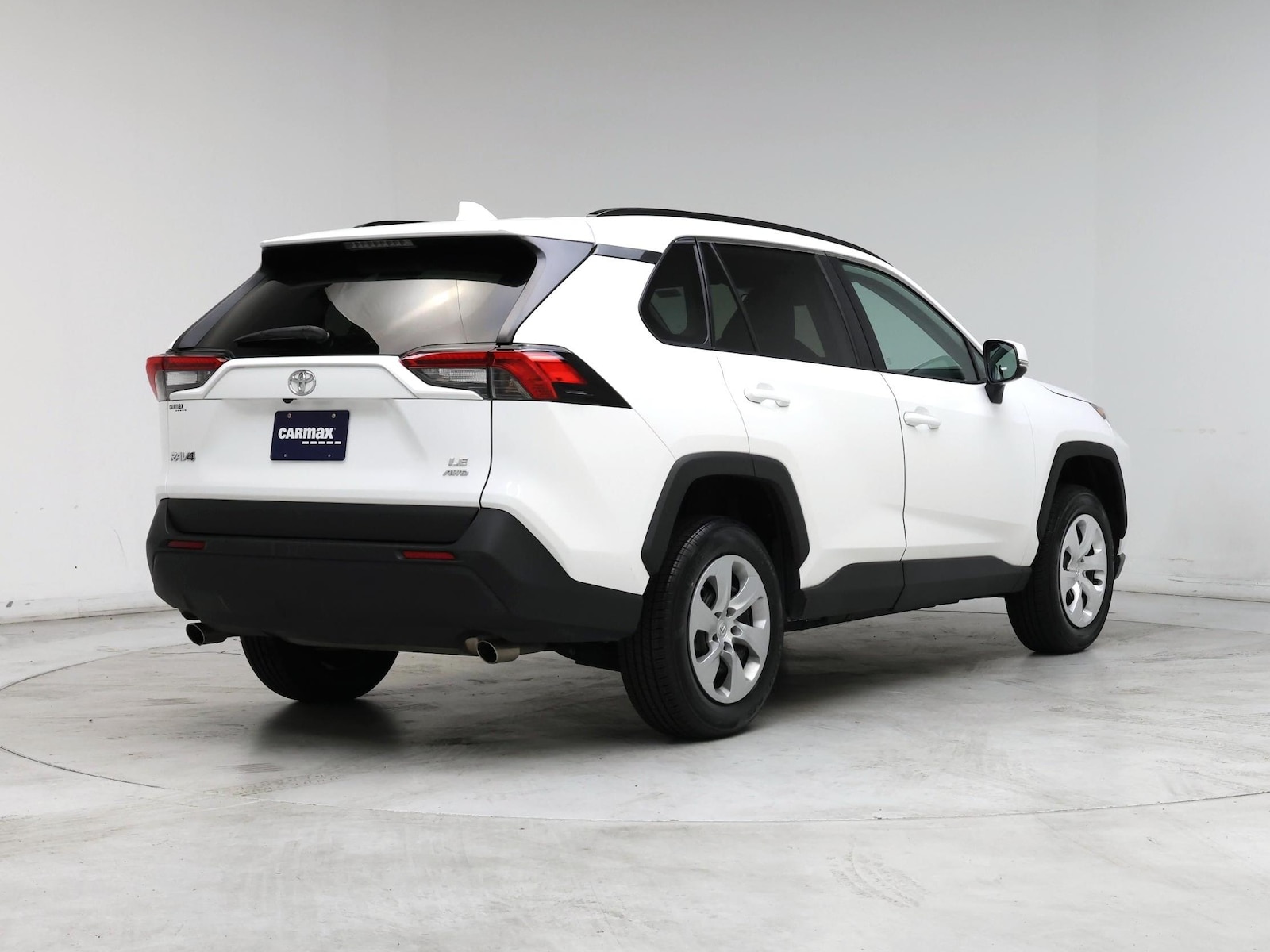 2020 Toyota RAV4 LE - Photo 9