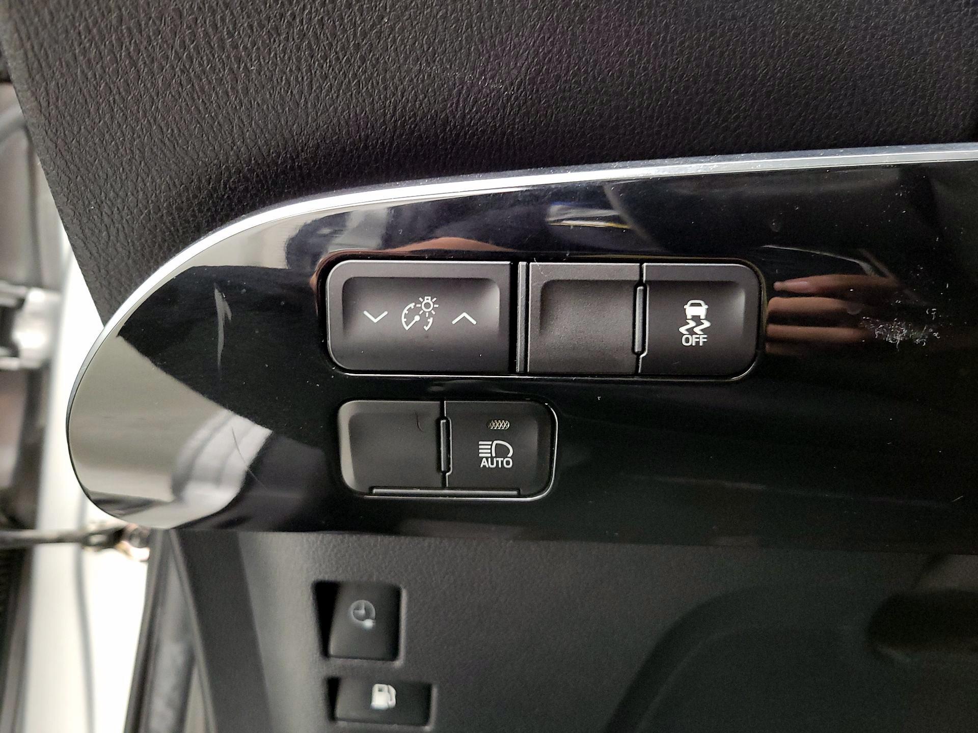 Thumbnail: 2019 Toyota Prius Prime - 11
