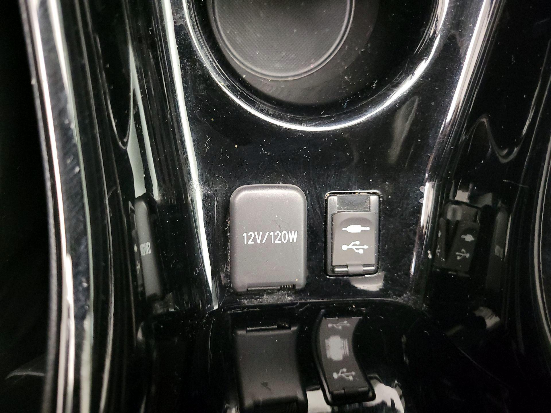 Thumbnail: 2019 Toyota Prius Prime - 16