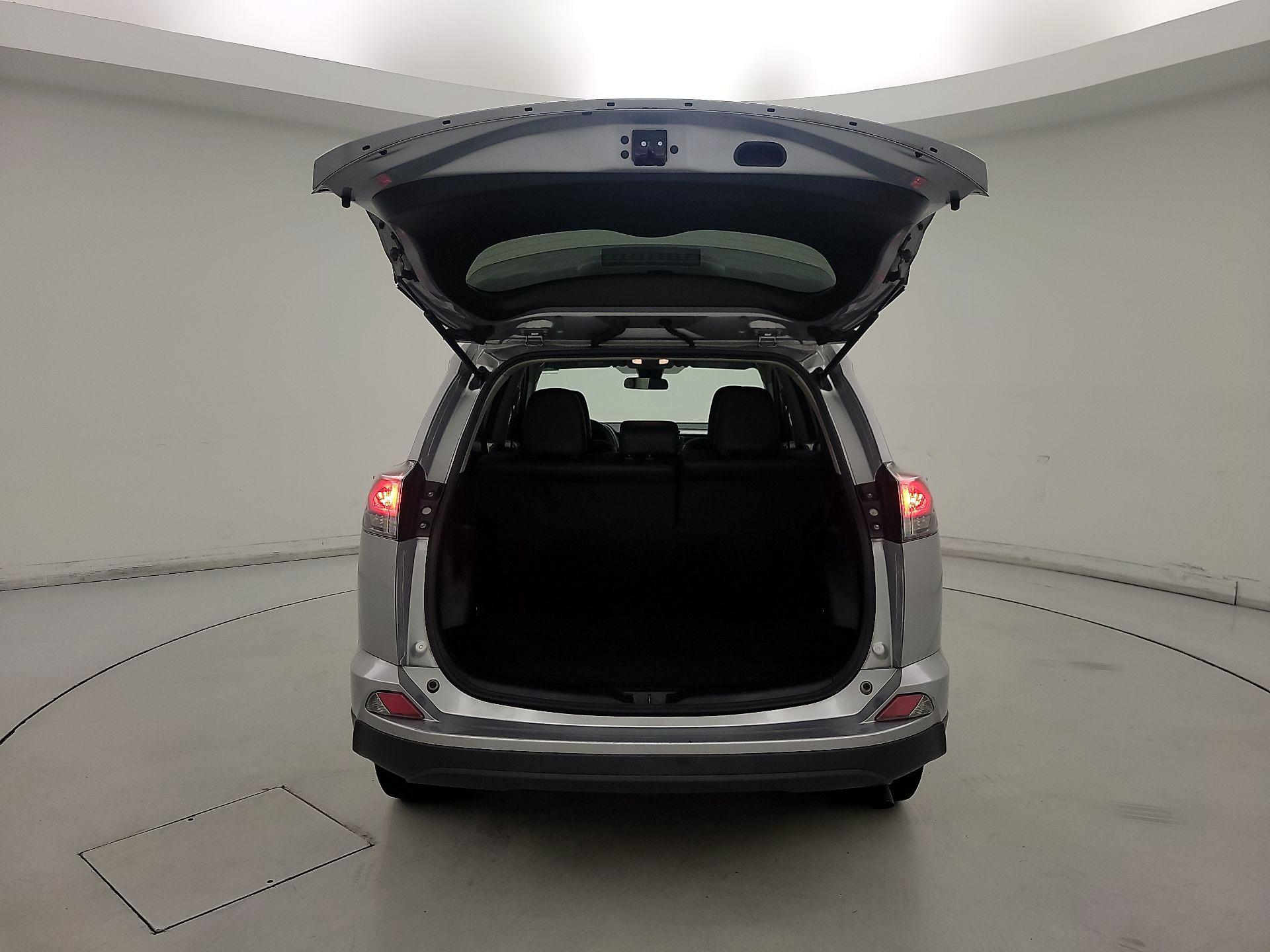 Thumbnail: 2017 Toyota RAV4 - 20