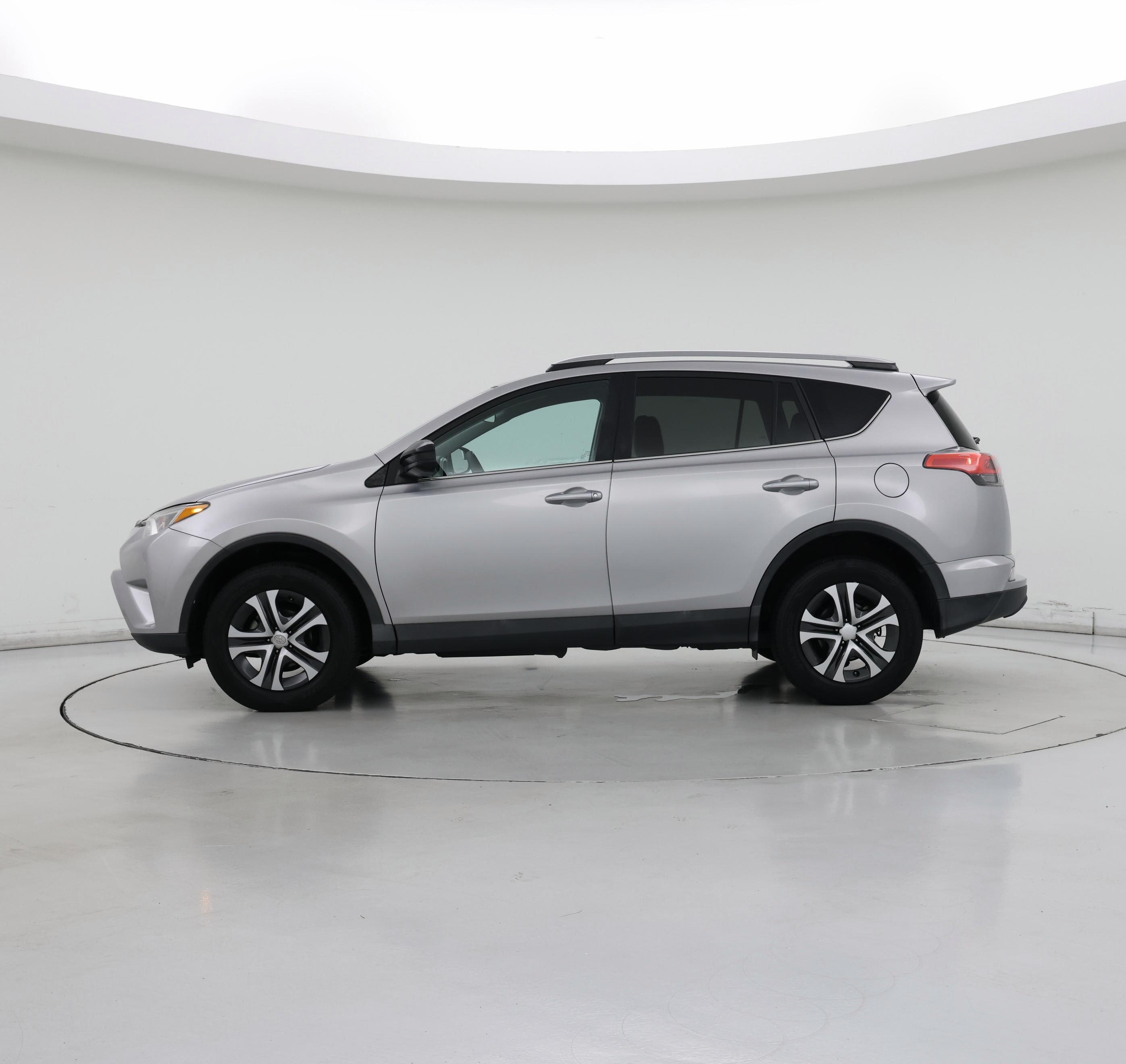 Thumbnail: 2017 Toyota RAV4 - 3