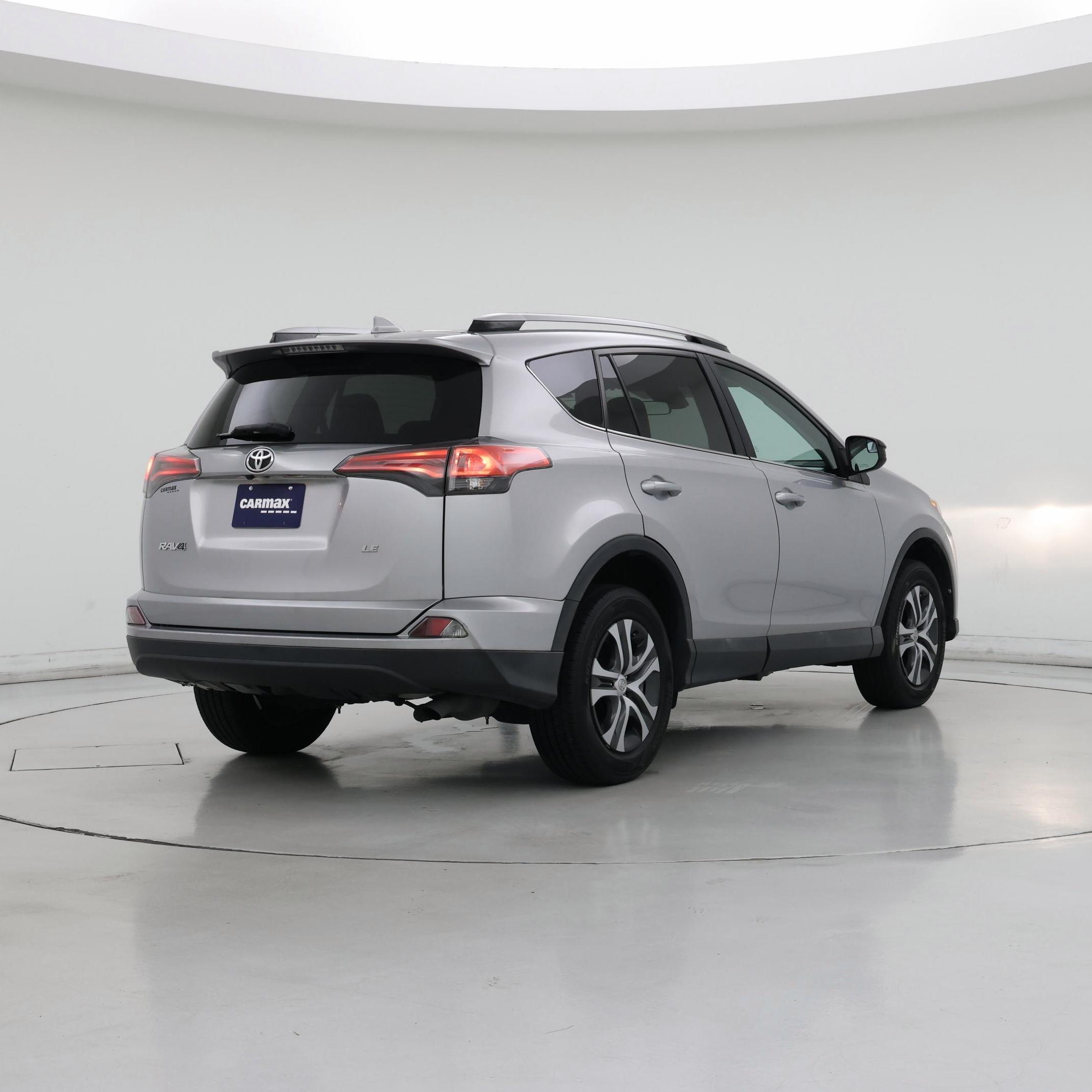 Thumbnail: 2017 Toyota RAV4 - 8