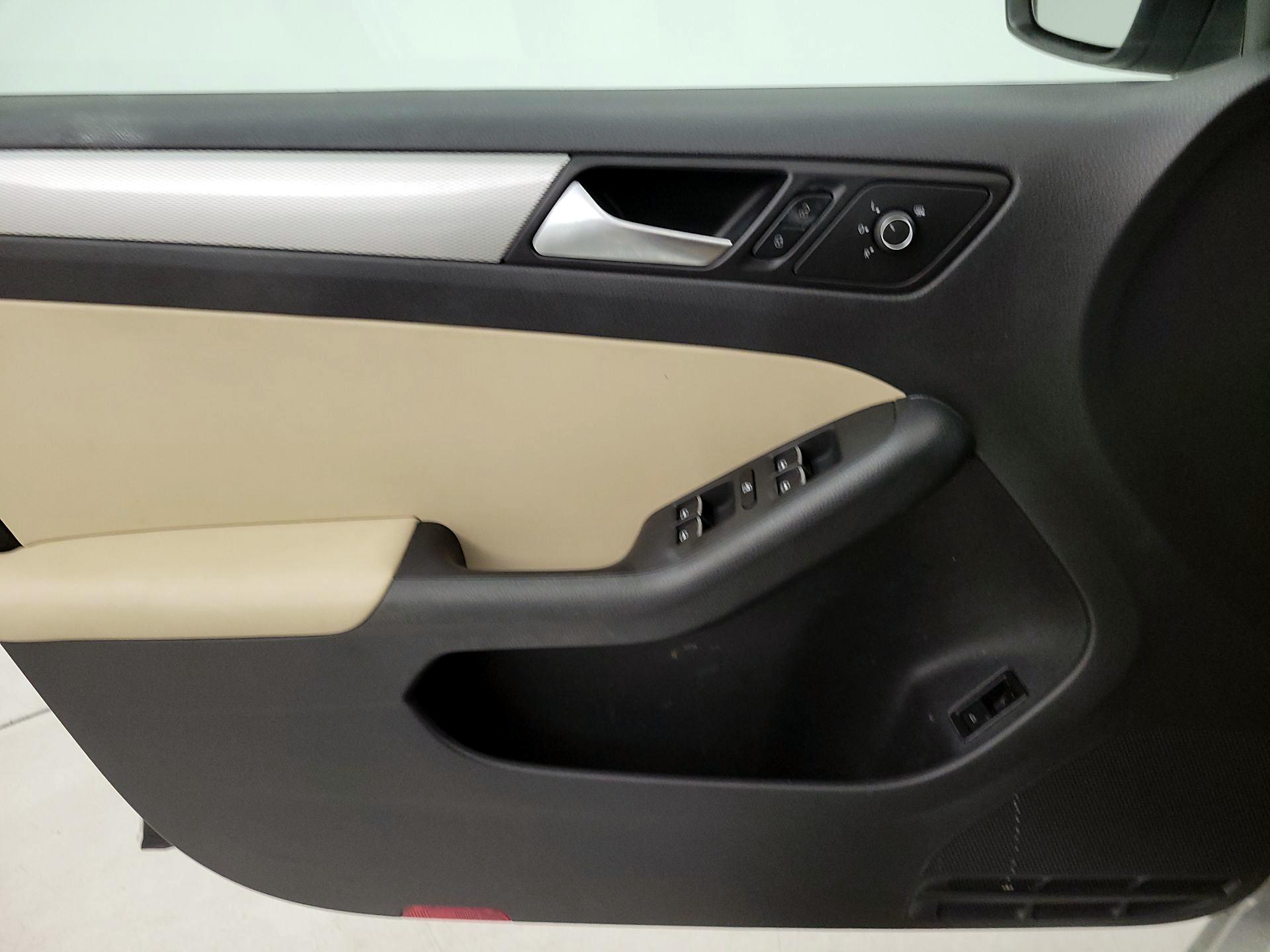 Thumbnail: 2016 Volkswagen Jetta - 12