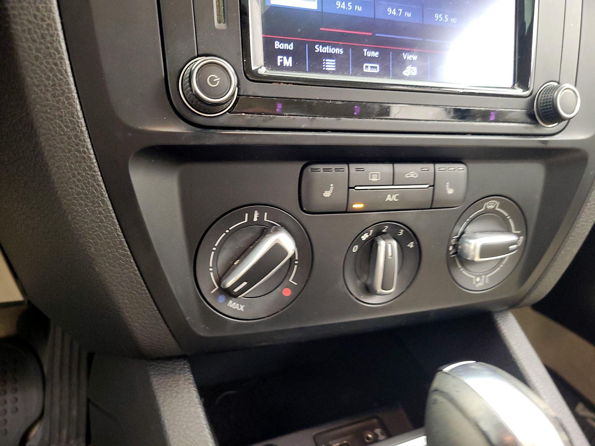 Thumbnail: 2016 Volkswagen Jetta - 16