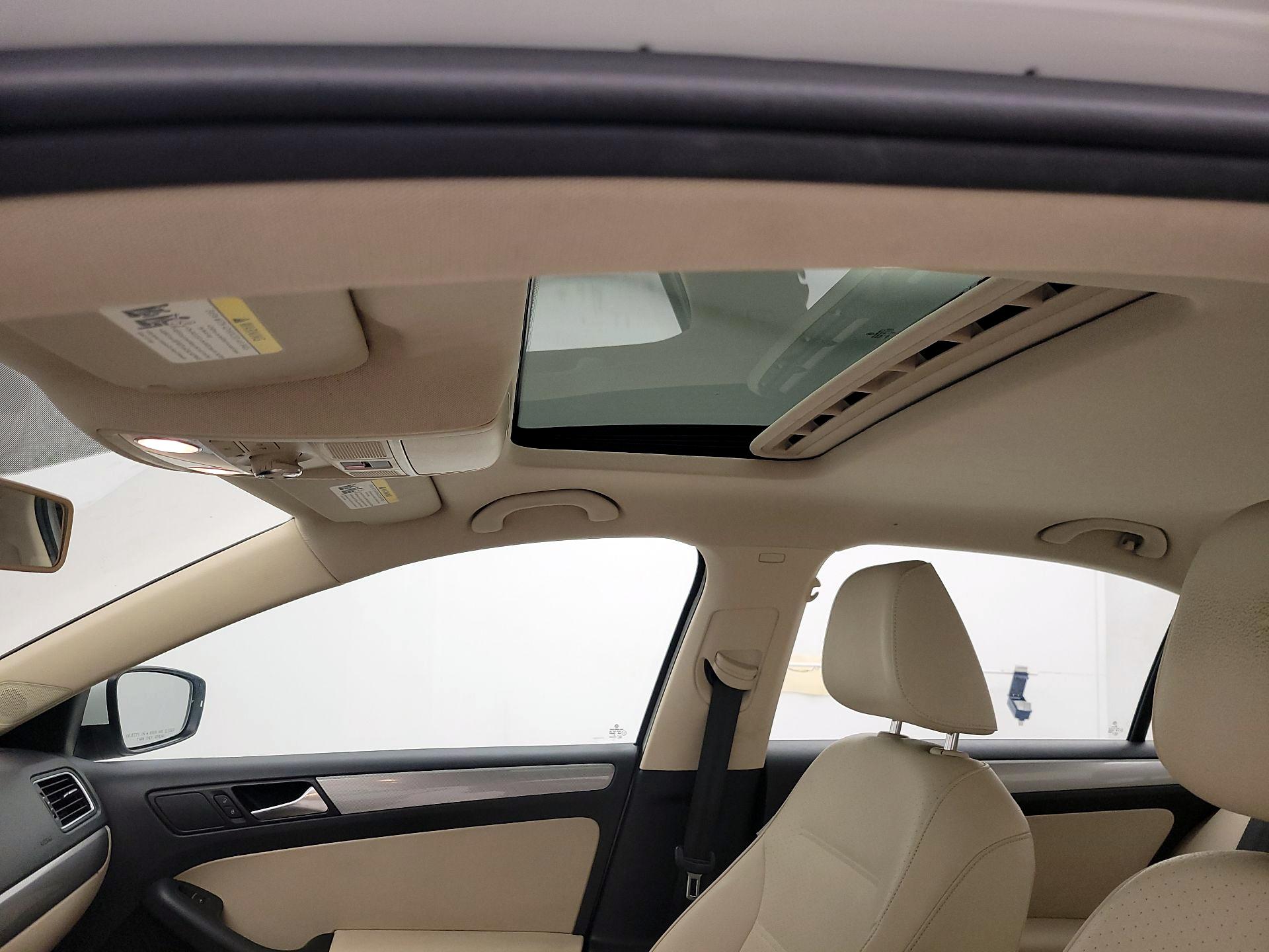 Thumbnail: 2016 Volkswagen Jetta - 19
