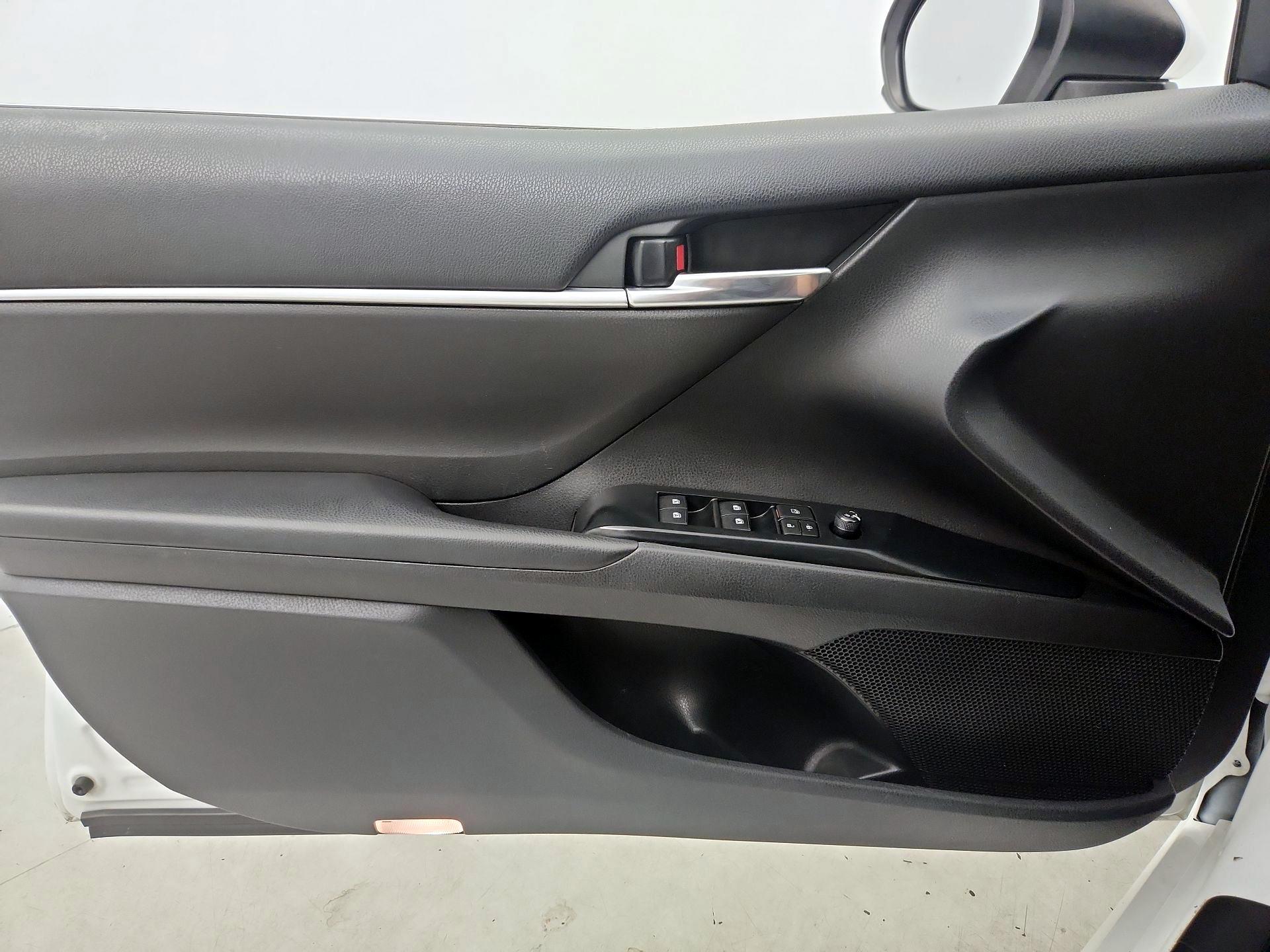 Thumbnail: 2019 Toyota Camry - 12
