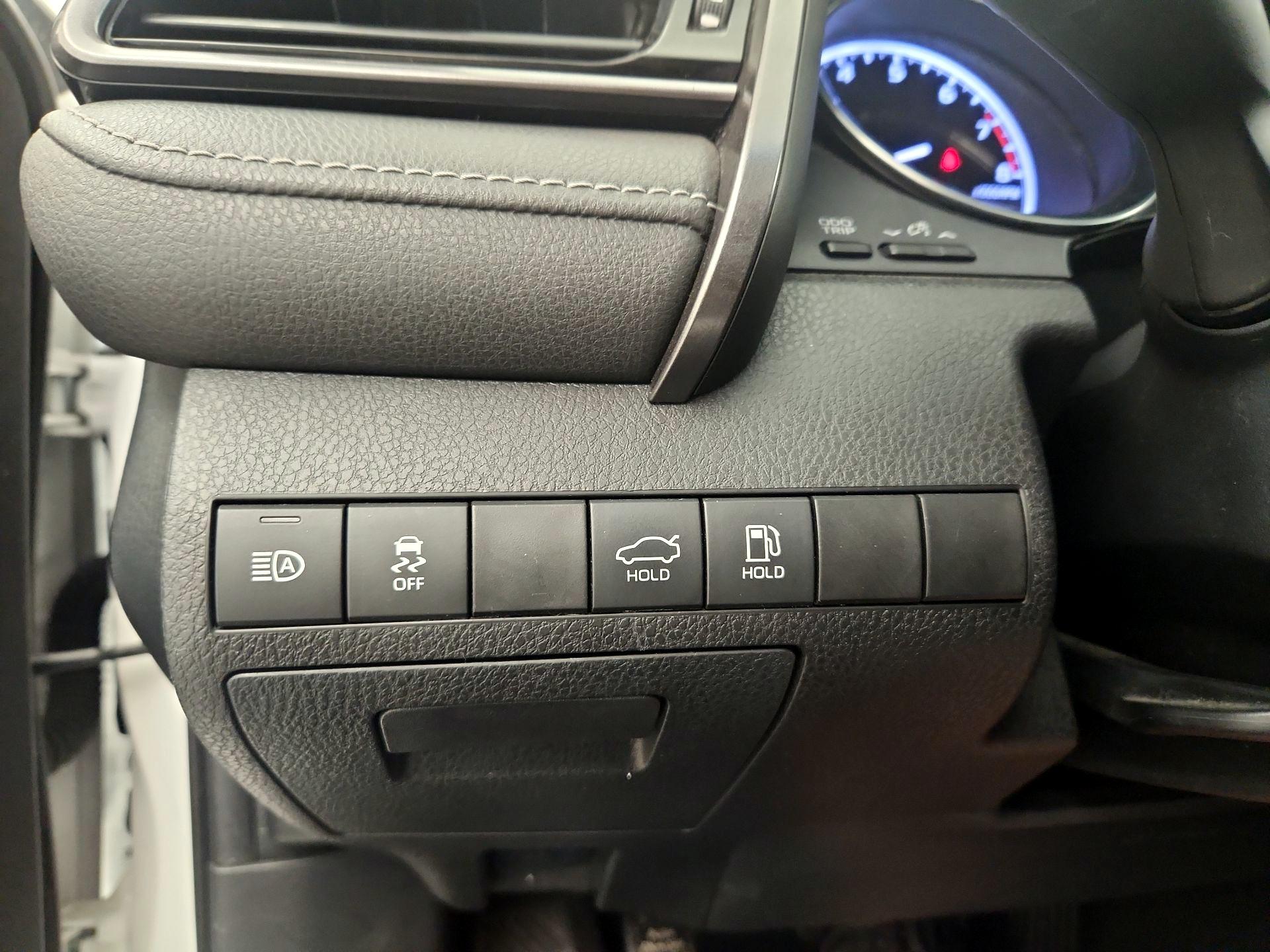 Thumbnail: 2019 Toyota Camry - 13
